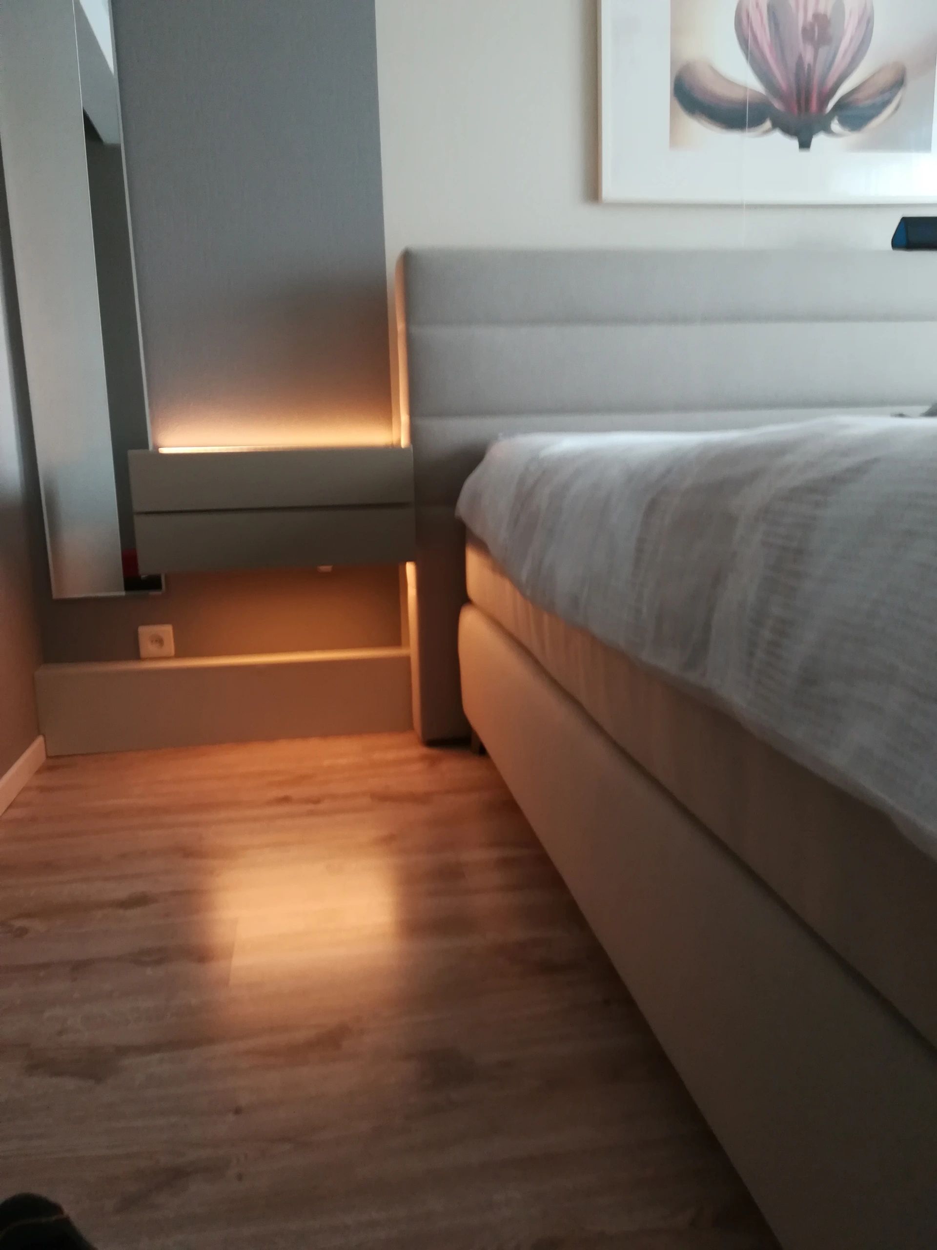 Bettbeleuchtung 1 Seite komplettes Set 1 Meter LED Streifen Warmweiß mit Bewegungssensor und Eckprofil