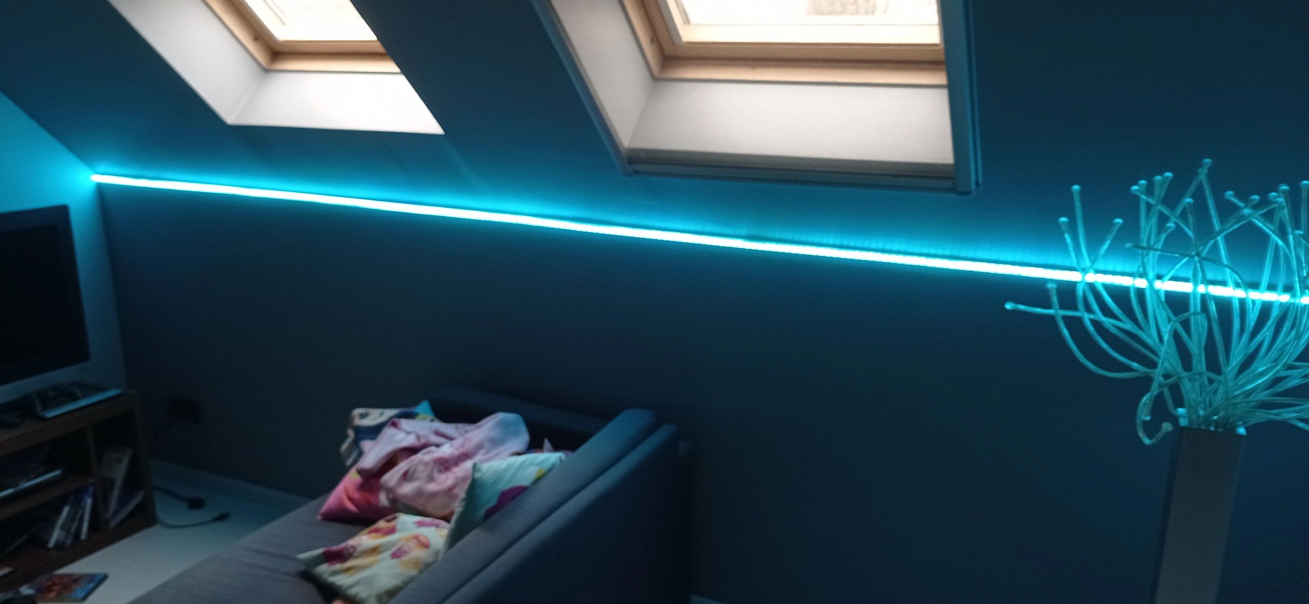 Aluminium LED Streifen Profil schwarz Aufbau 4M - 7 mm hoch - komplett mit AbschlusskAppe