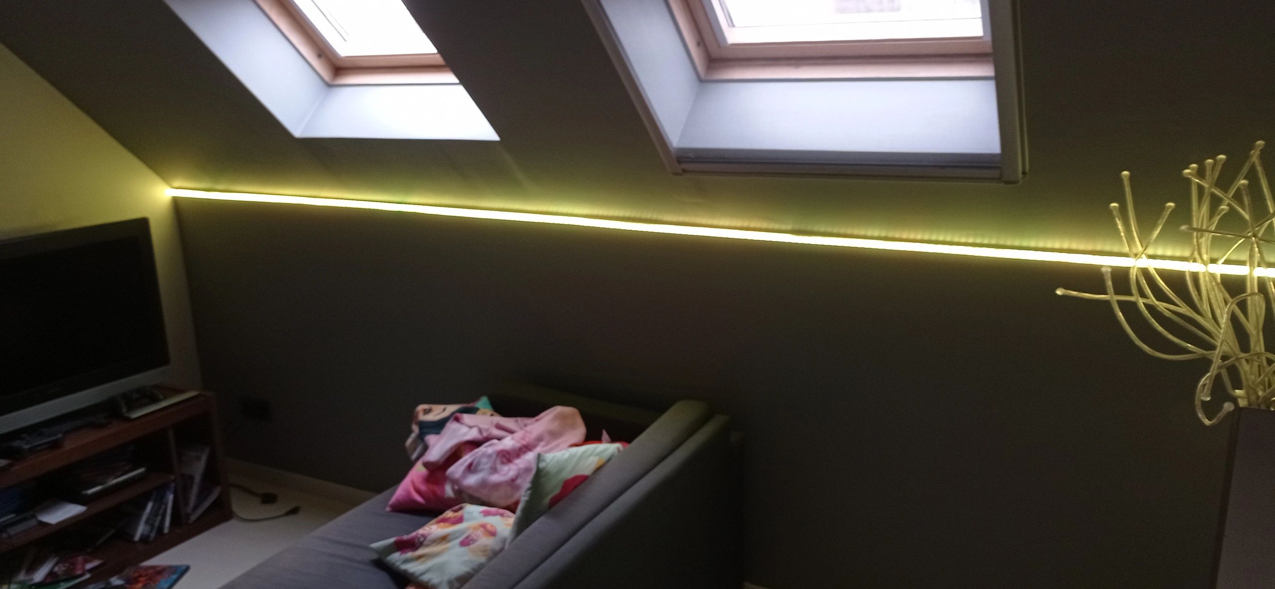 Aluminium LED Streifen Profil schwarz Aufbau 4M - 7 mm hoch - komplett mit AbschlusskAppe