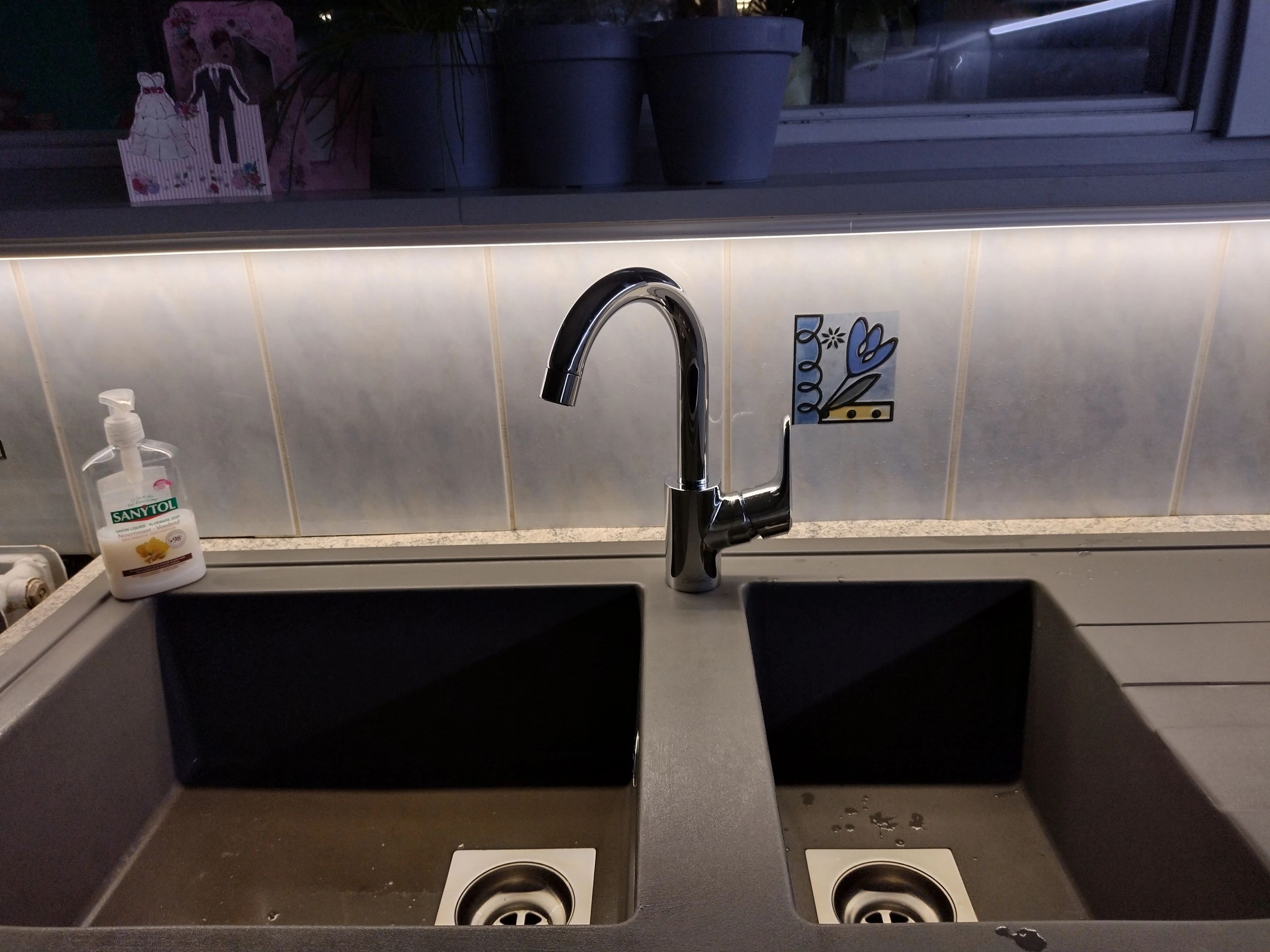 LED Streifen Aufbauprofil hohes Modell - komplett inklusiv Abschlusskappe 1 Meter 15 mm