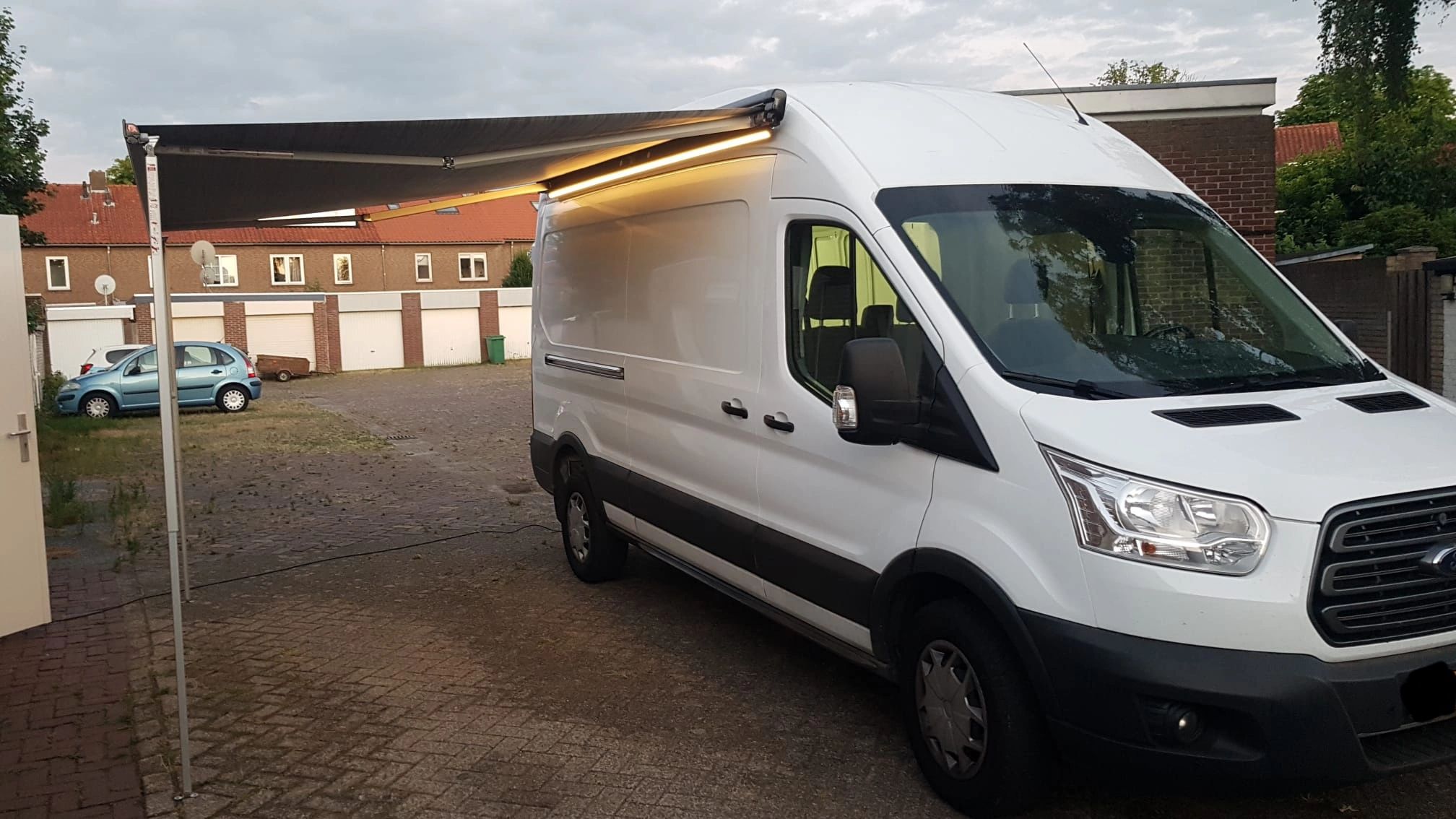 Aluminium Led Streifen Eckprofil schwarz 3M breit - Komplett mit Abdeckkappe