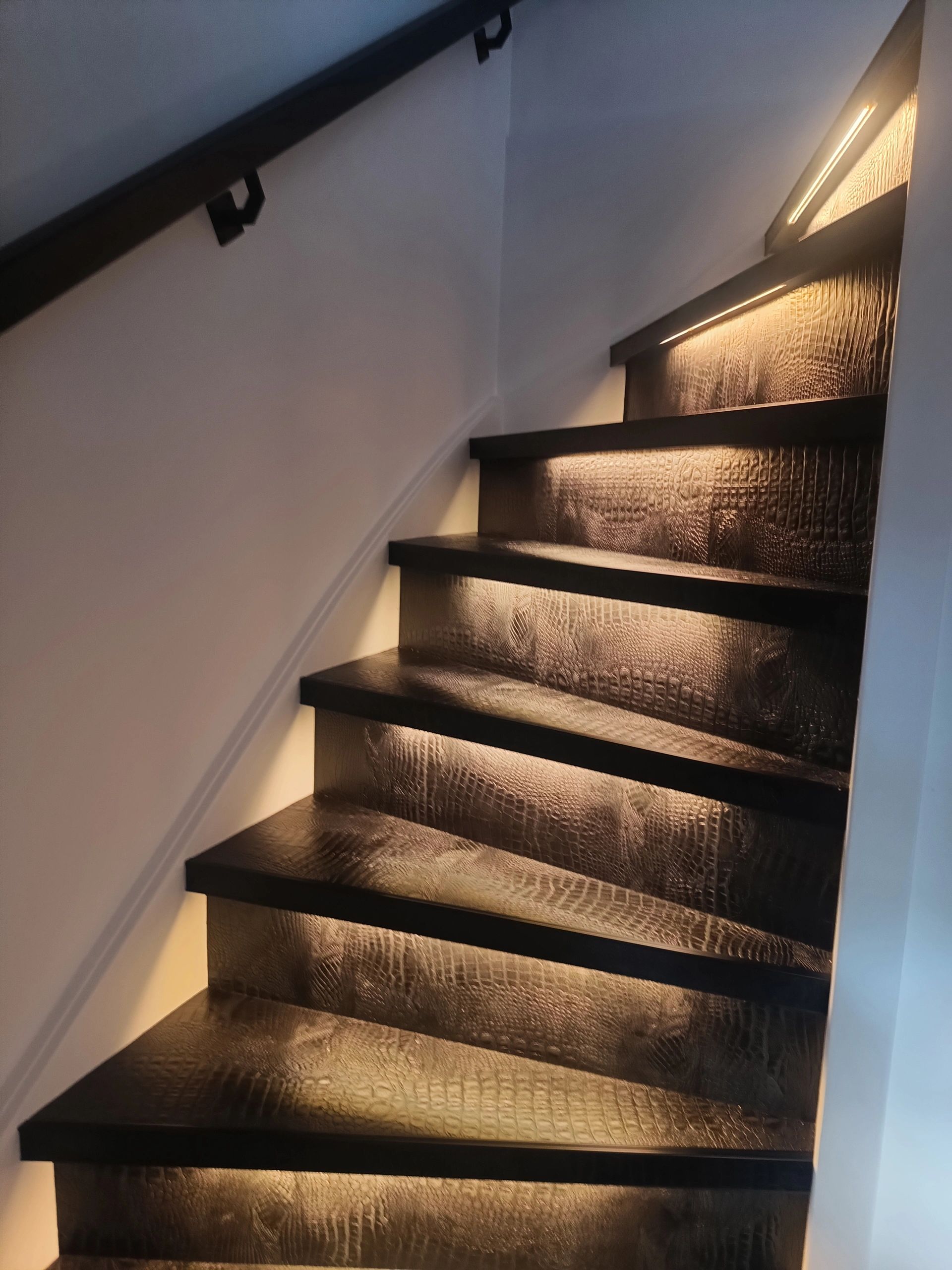 Treppenbeleuchtung LED Streifen Warmweiß komplettes Set 50 CM