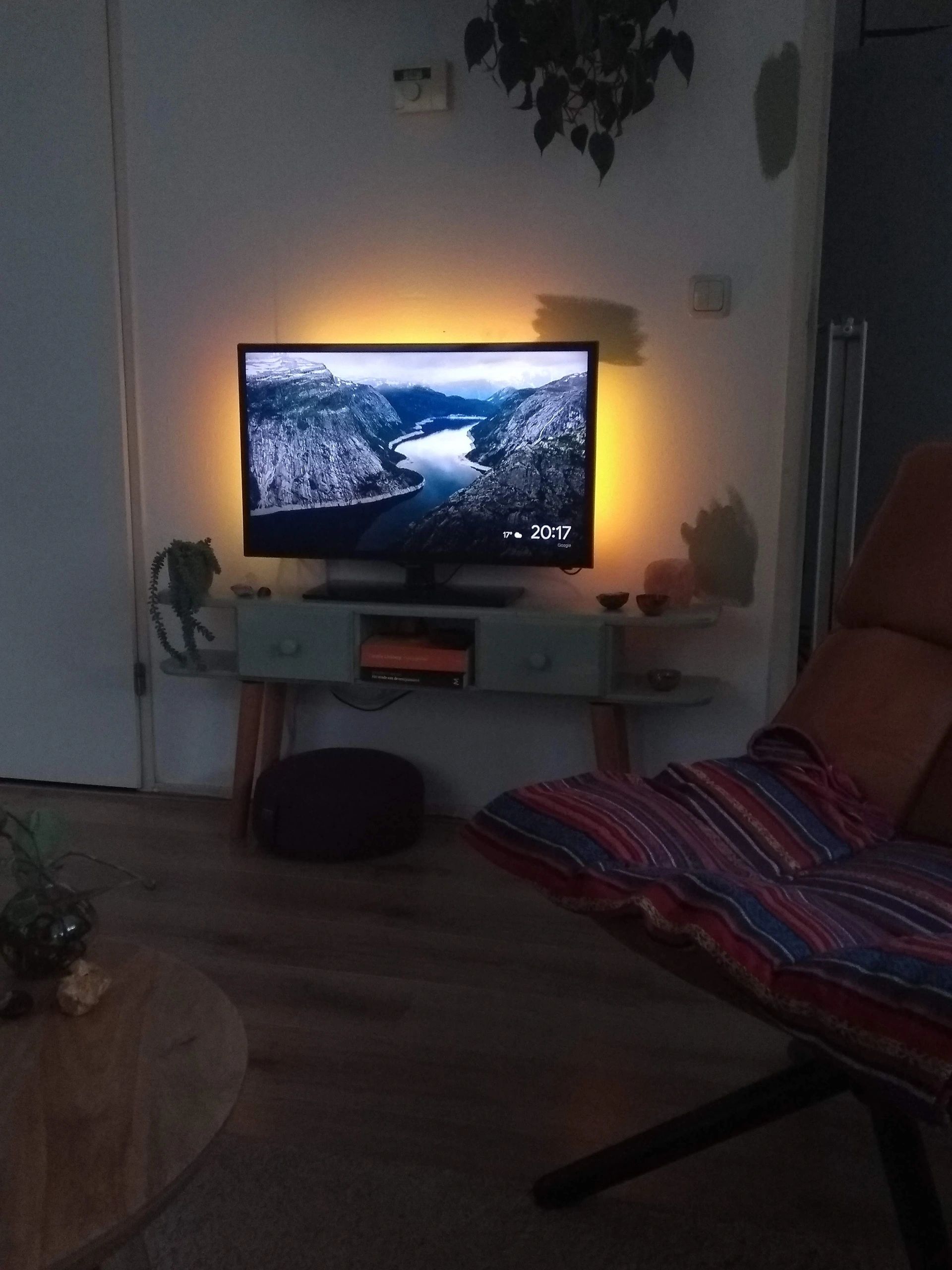 TV backlight Set mit 3 RGBWW Led Streifen für TV’s 40-50 inch