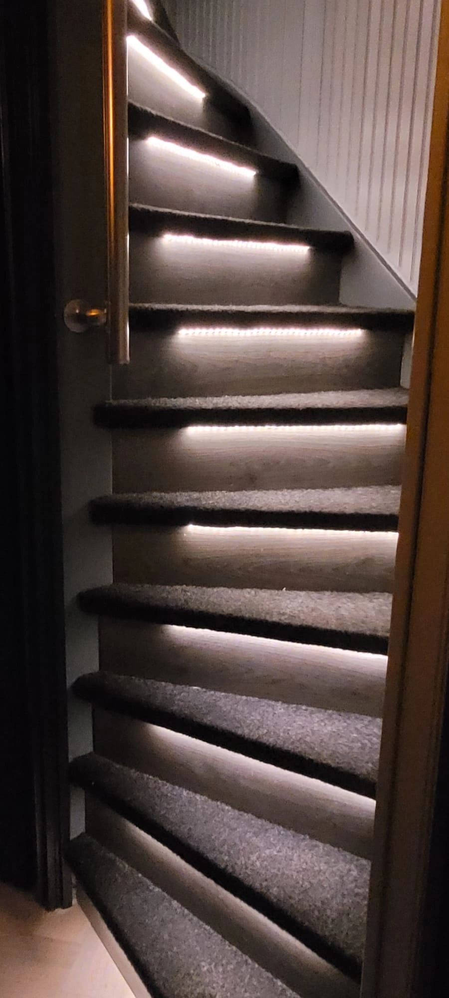 Treppenbeleuchtung LED Streifen Warmweiß komplettes Set 50 CM