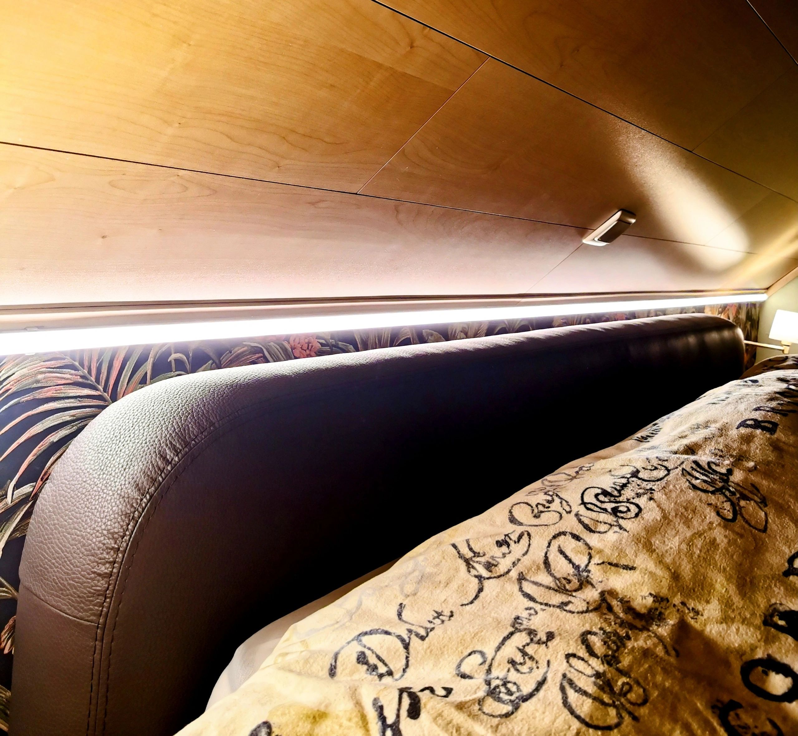 Aluminium LED Streifen Profil Aufbau 2M - 7 mm hoch - komplett mit Abdeckkappe