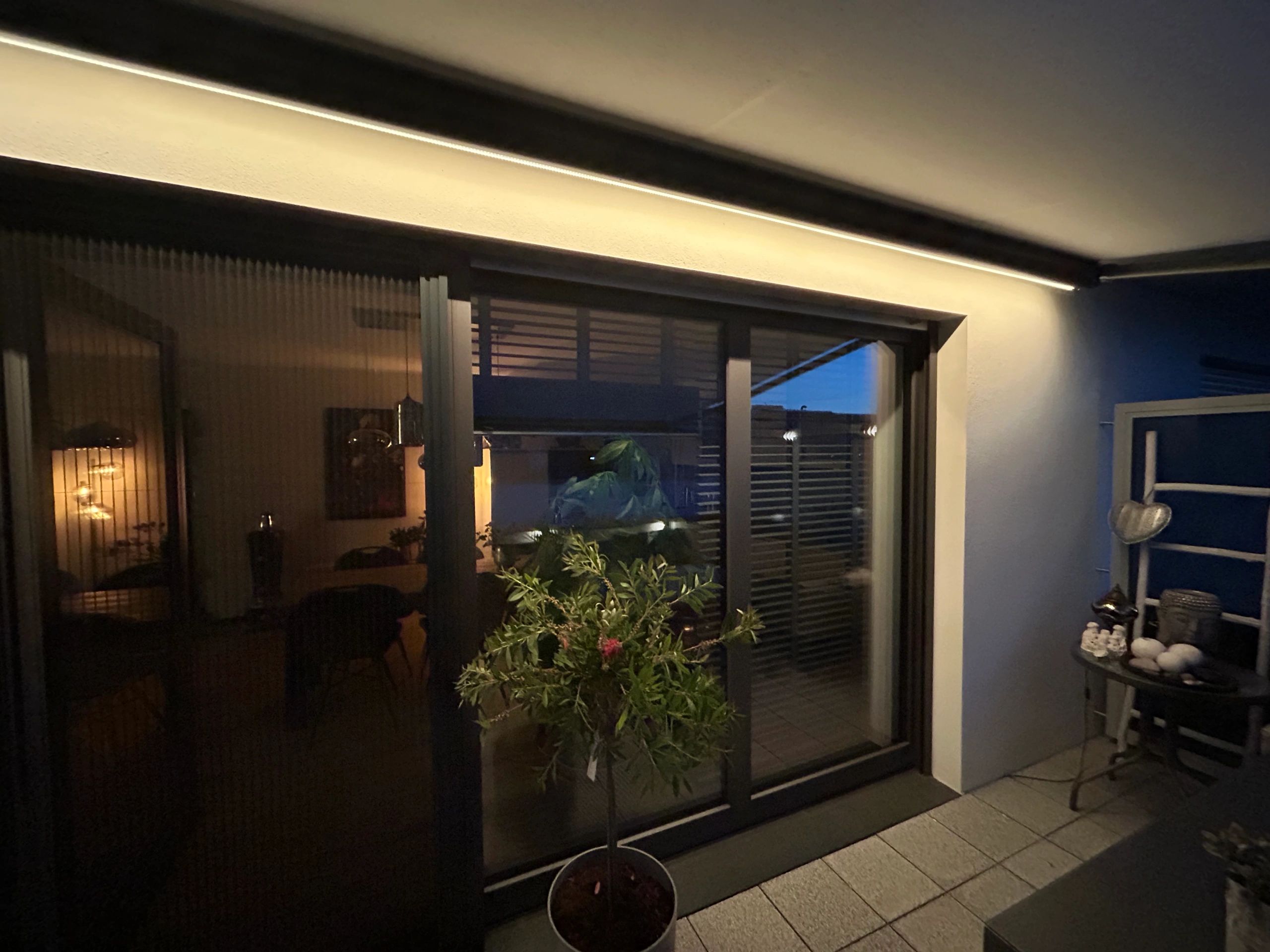 4 Meter Warmweißer LED Streifen für Außen komplettes Set