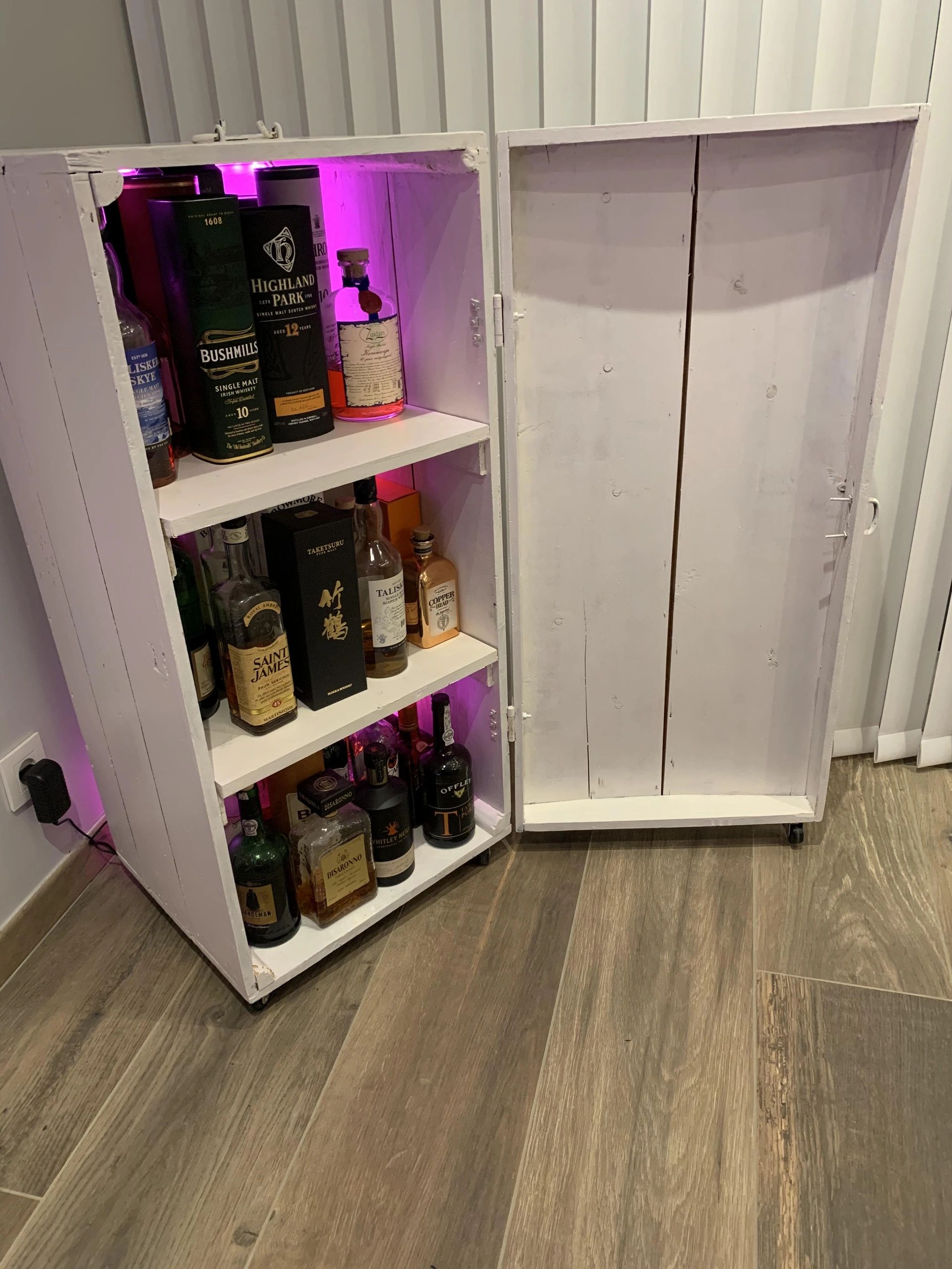 15 Meter komplettes RGBW -LED -Streifen mit Zigbee -Steuerung