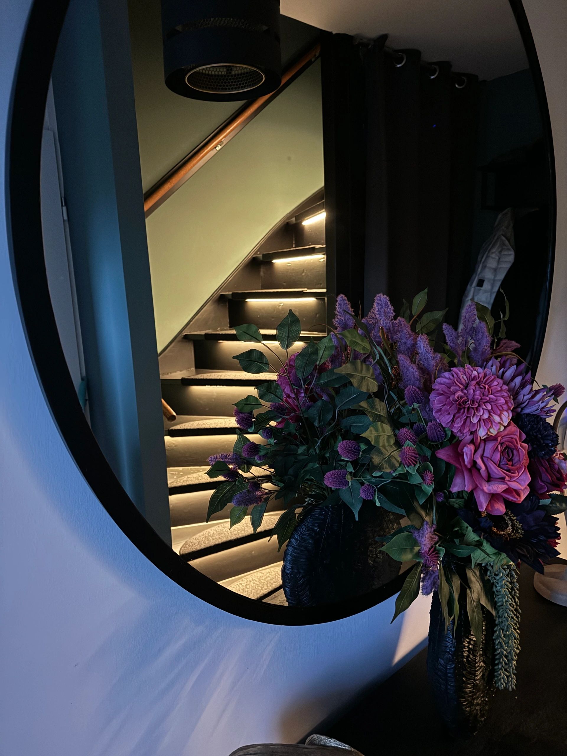 Einzelne Treppenbeleuchtung COB LED Streifen im Profil warmweiß