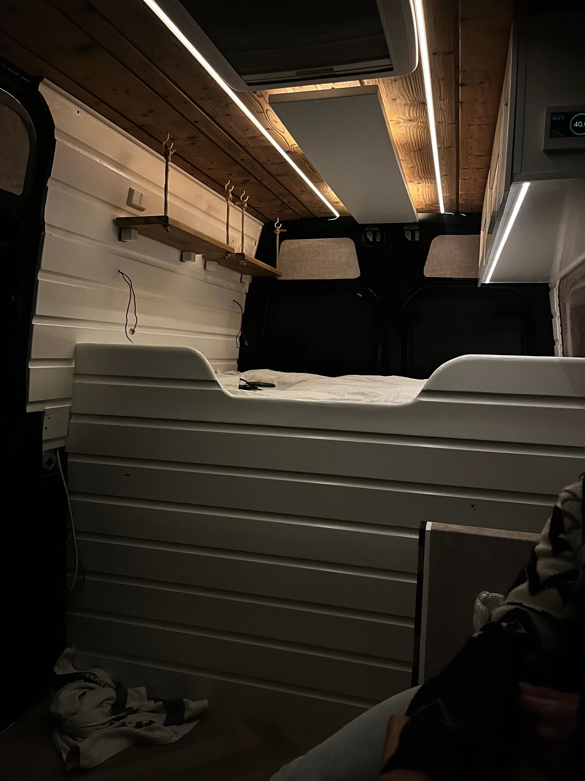 LED Streifen im flexiblen weißen Einbauprofil | warmweiß | 7,5 Meter Set