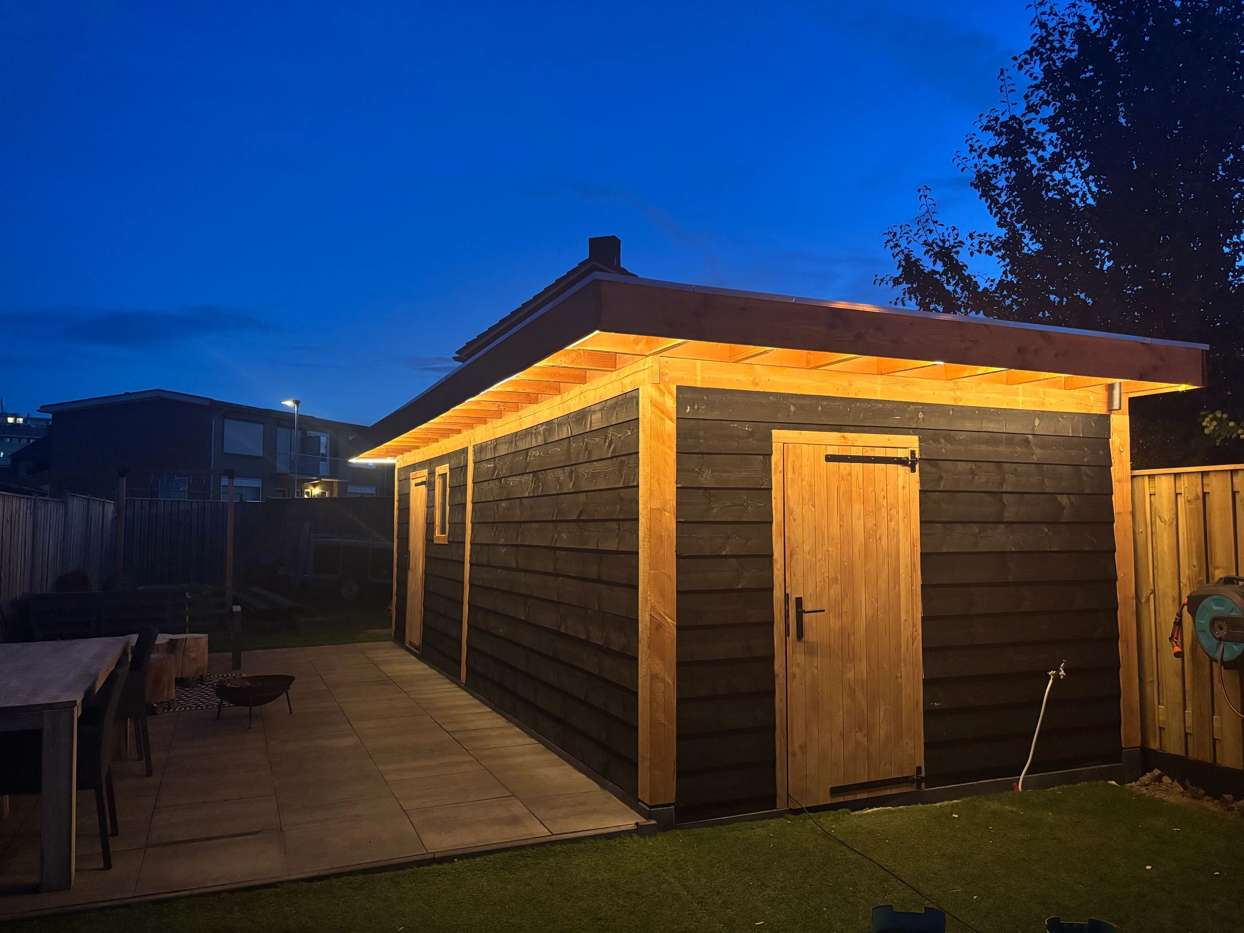 4 Meter Warmweißer LED Streifen für Außen komplettes Set