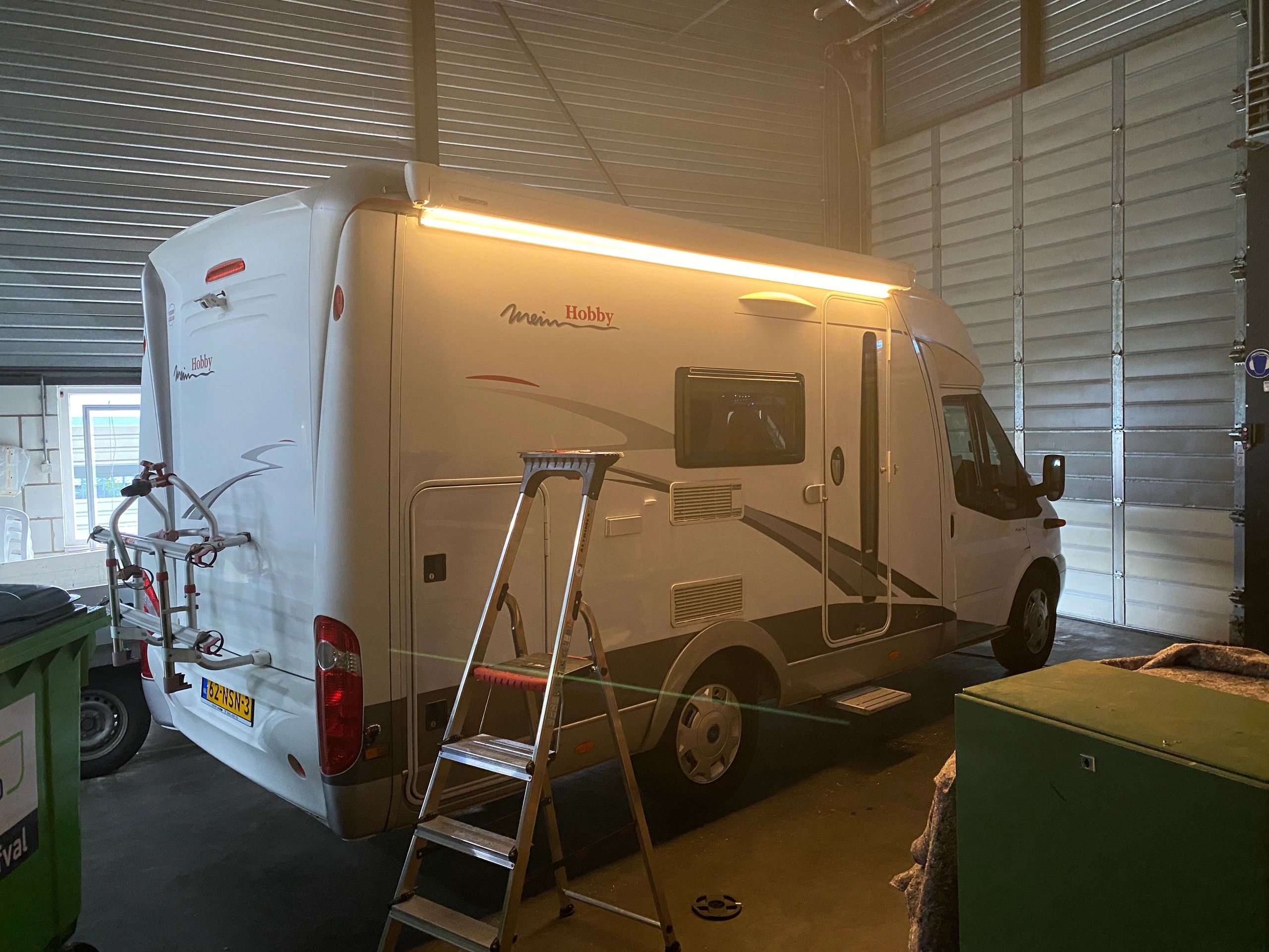 Led Streifen Profil breit Aufbau tiefes Modell - komplett inklusiv Abschlusskappe 1 Meter