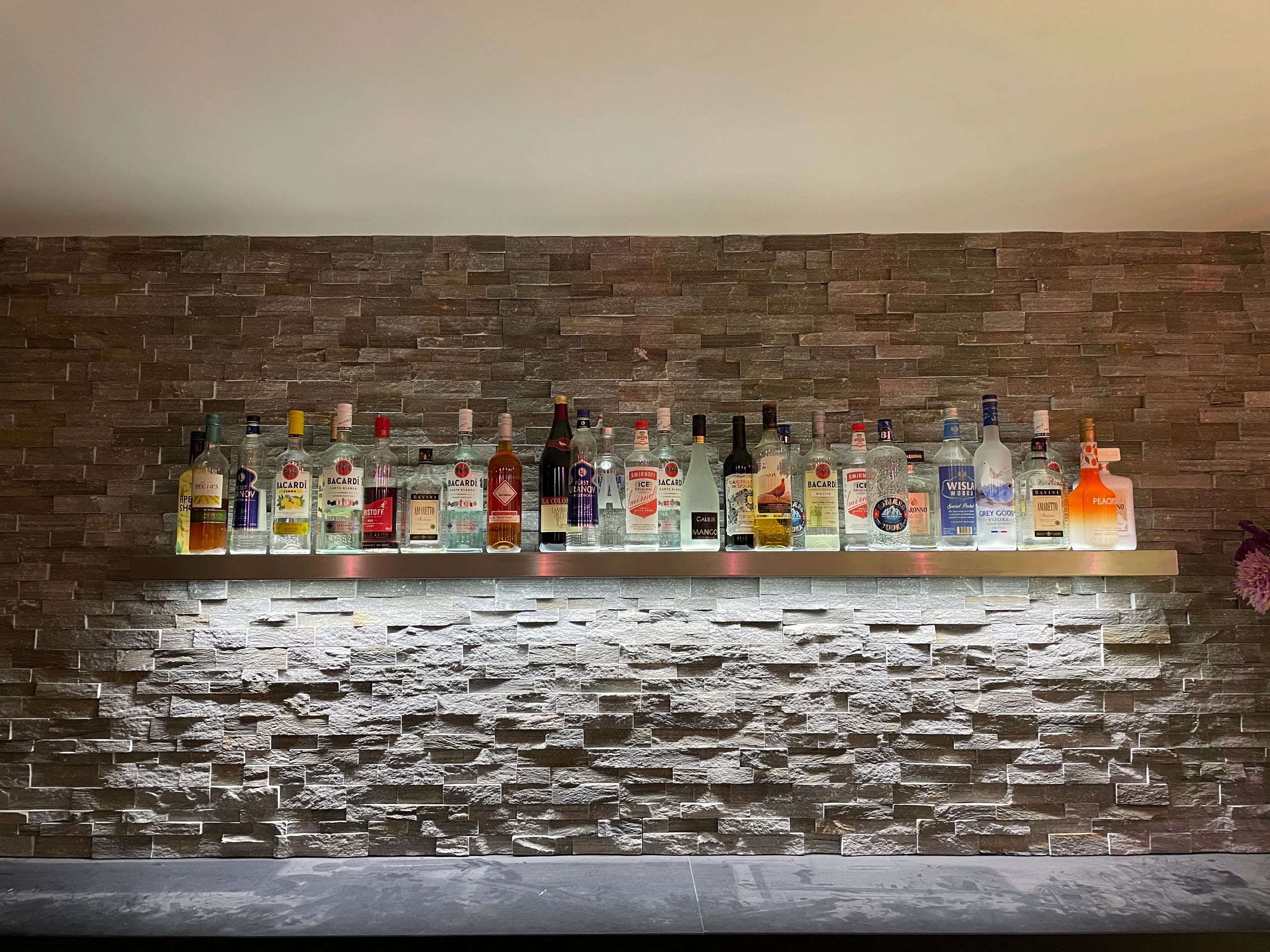 20 Meter komplettes RGBW -LED -Streifen mit Zigbee -Steuerung