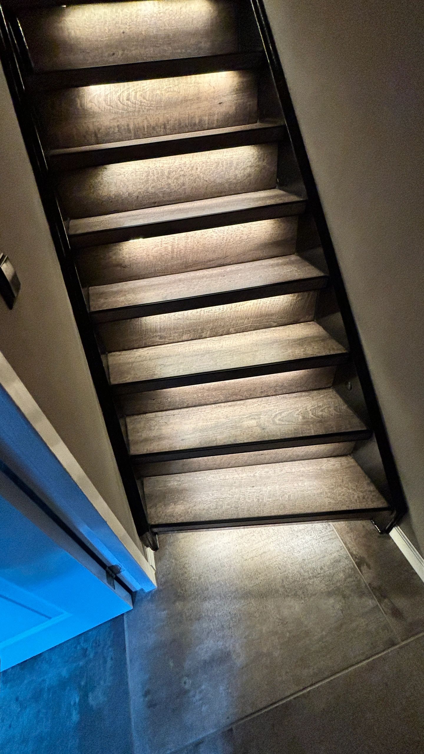 Treppenbeleuchtung COB LED Streifen warmweiß komplettes Set 130 cm