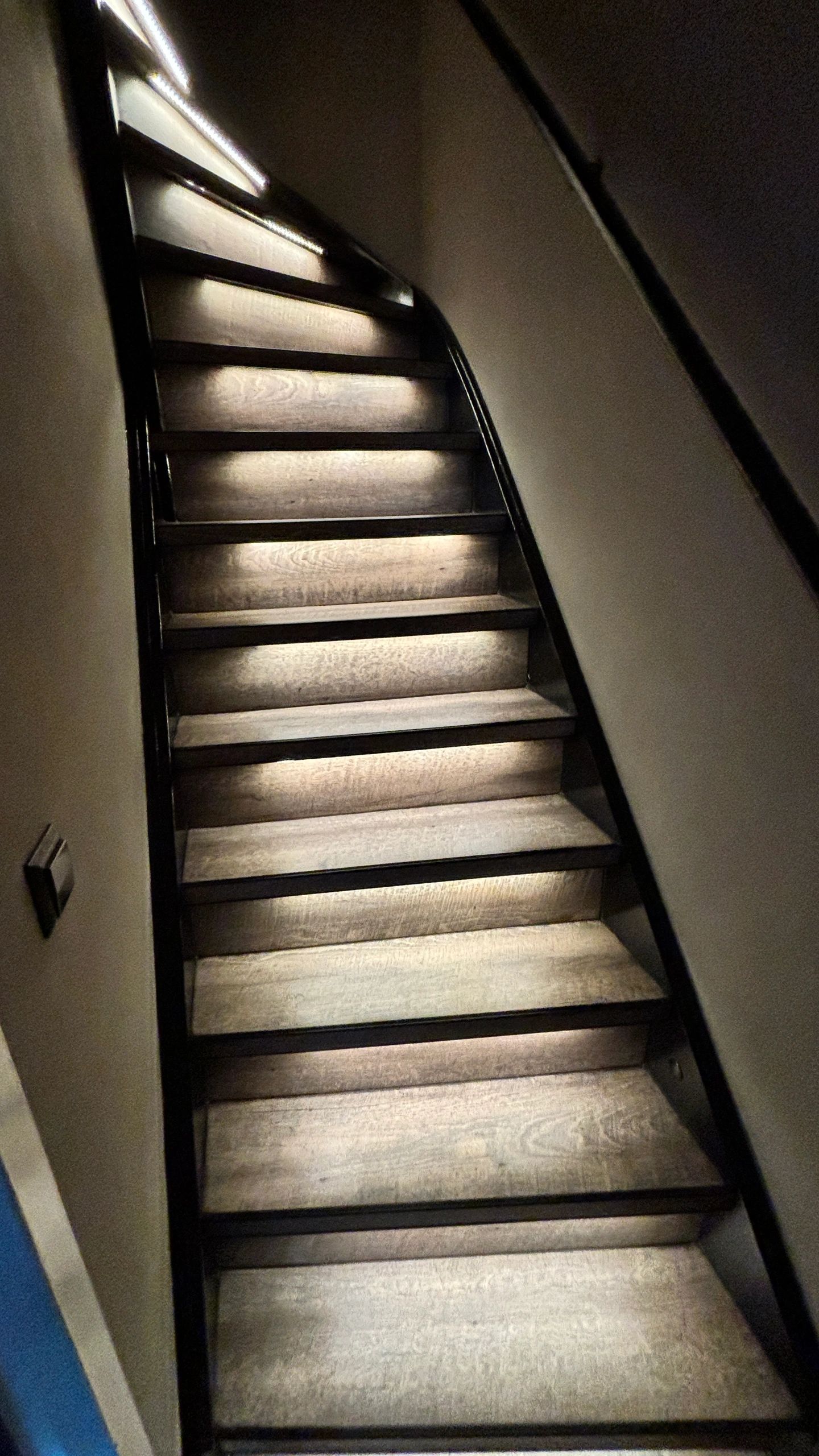 Treppenbeleuchtung COB LED Streifen warmweiß komplettes Set 130 cm