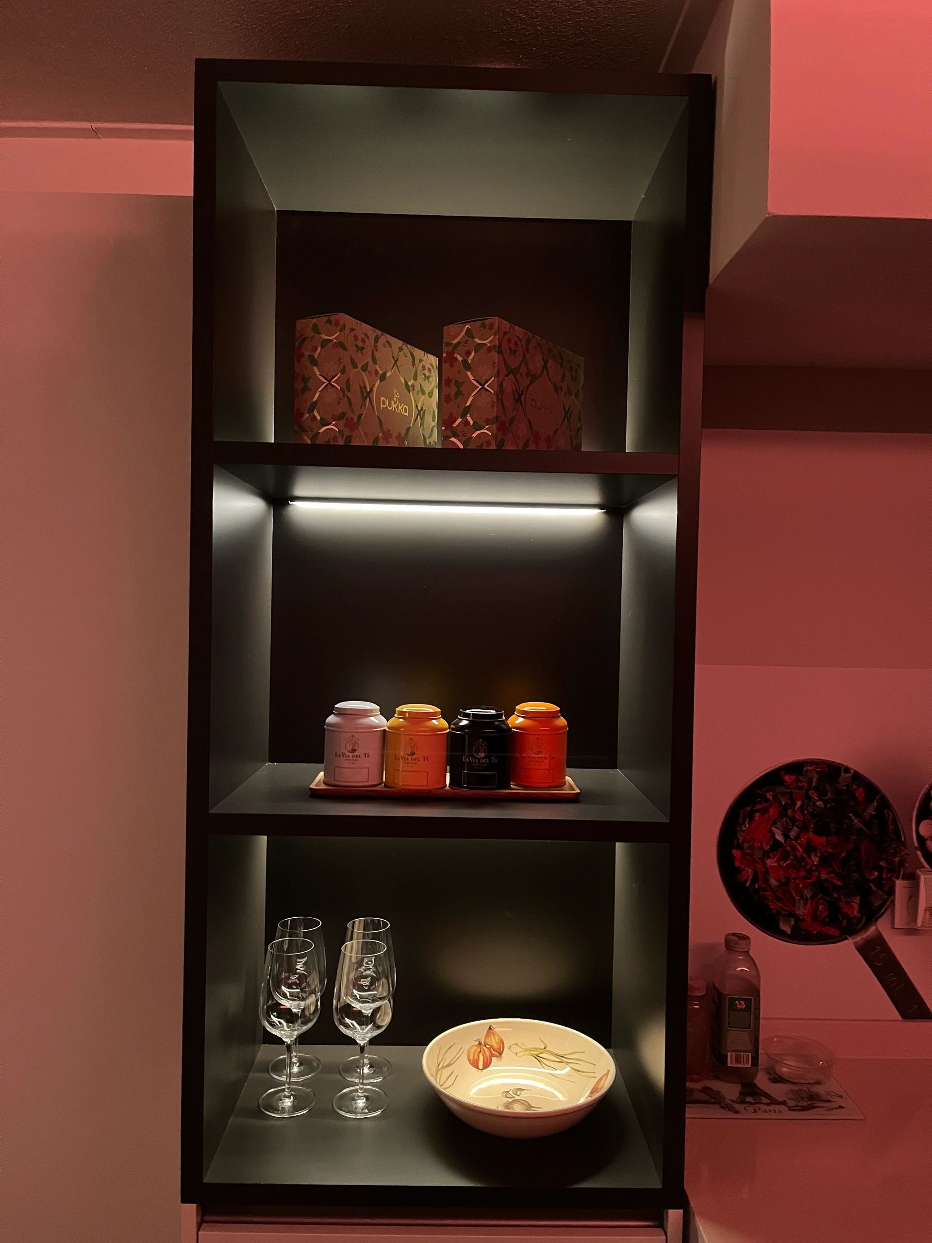 Einzelne Treppenbeleuchtung COB LED Streifen im Profil warmweiß