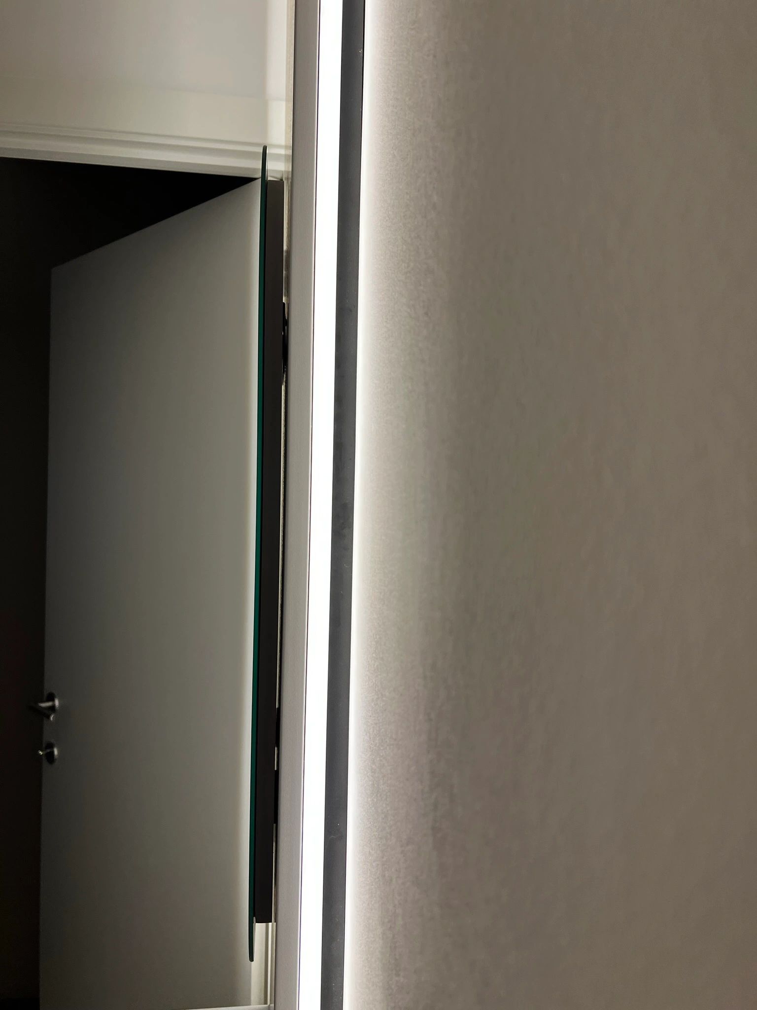 Led Streifen Profil Ecke in schwarz - Slim line - komplett inklusiv Abschlusskappe 2 Meter