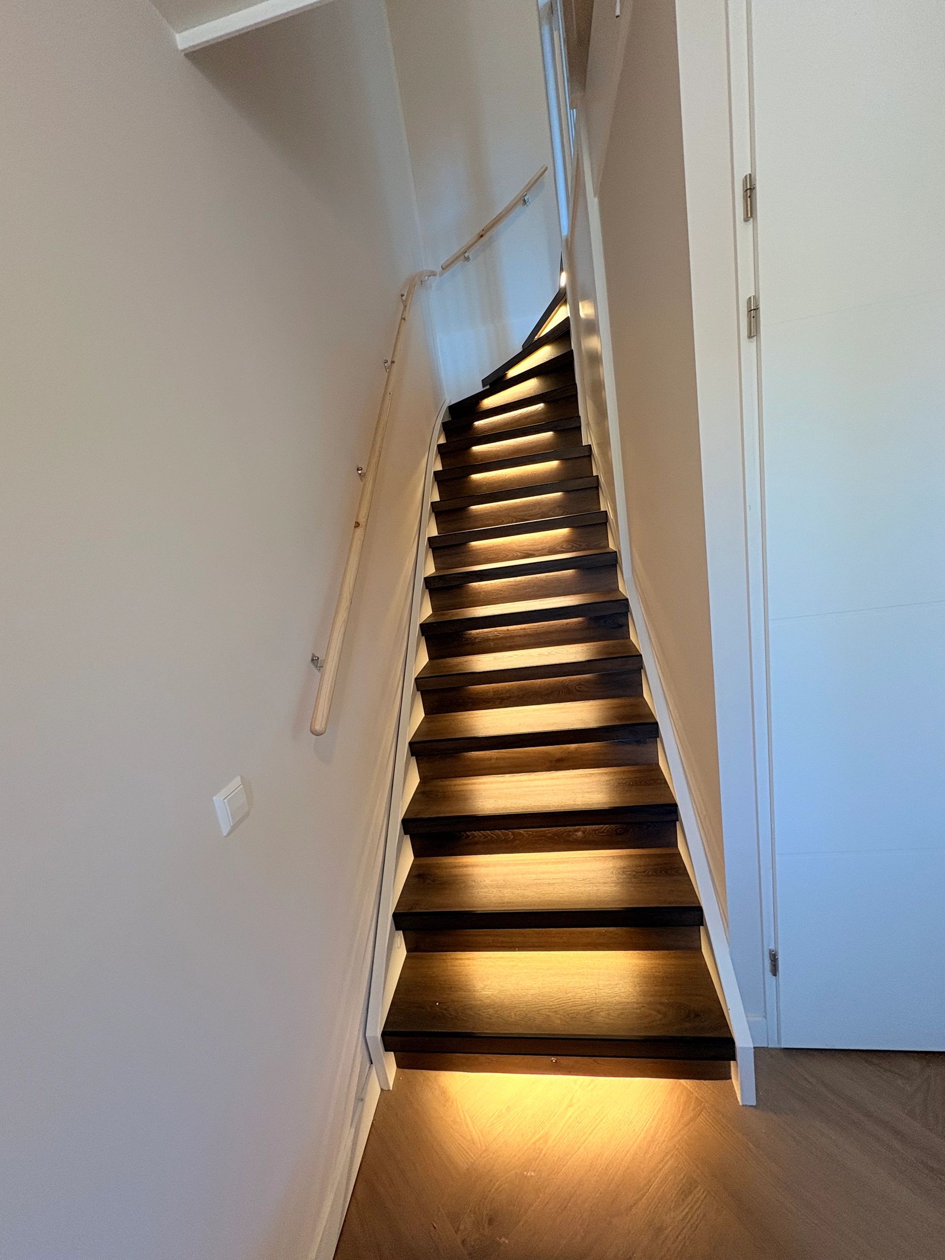 Treppenbeleuchtung COB LED Streifen warmweiß komplettes Set 130 cm