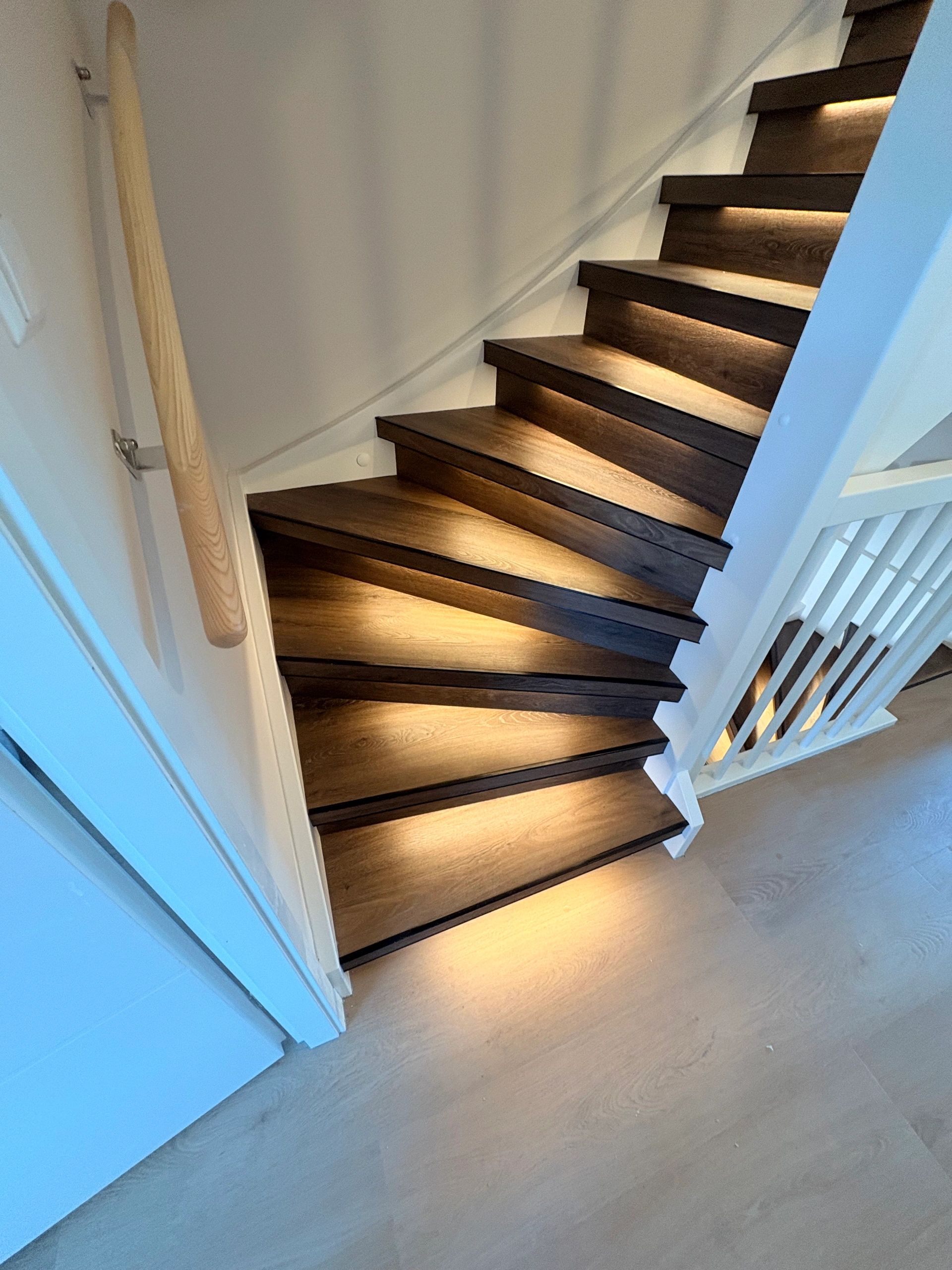 Treppenbeleuchtung COB LED Streifen warmweiß komplettes Set 130 cm