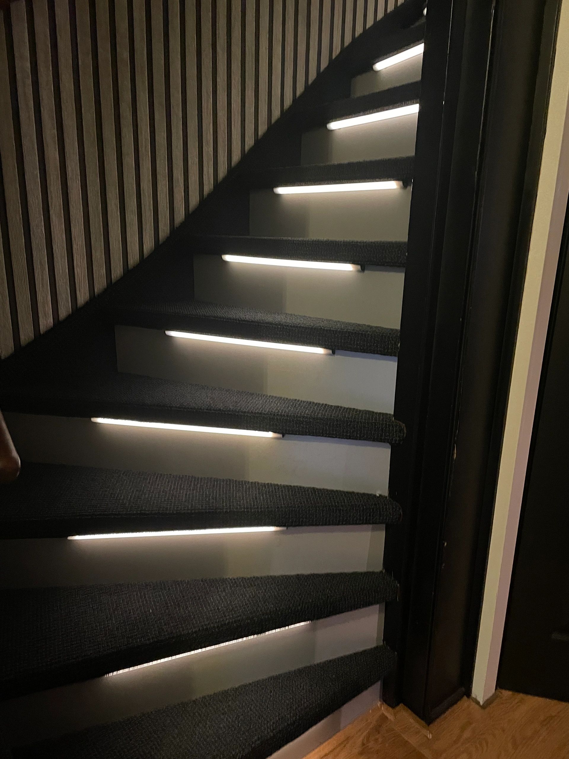 Treppenbeleuchtung LED Streifen Warmweiß 50 CM – komplettes Set inklusiv Profil