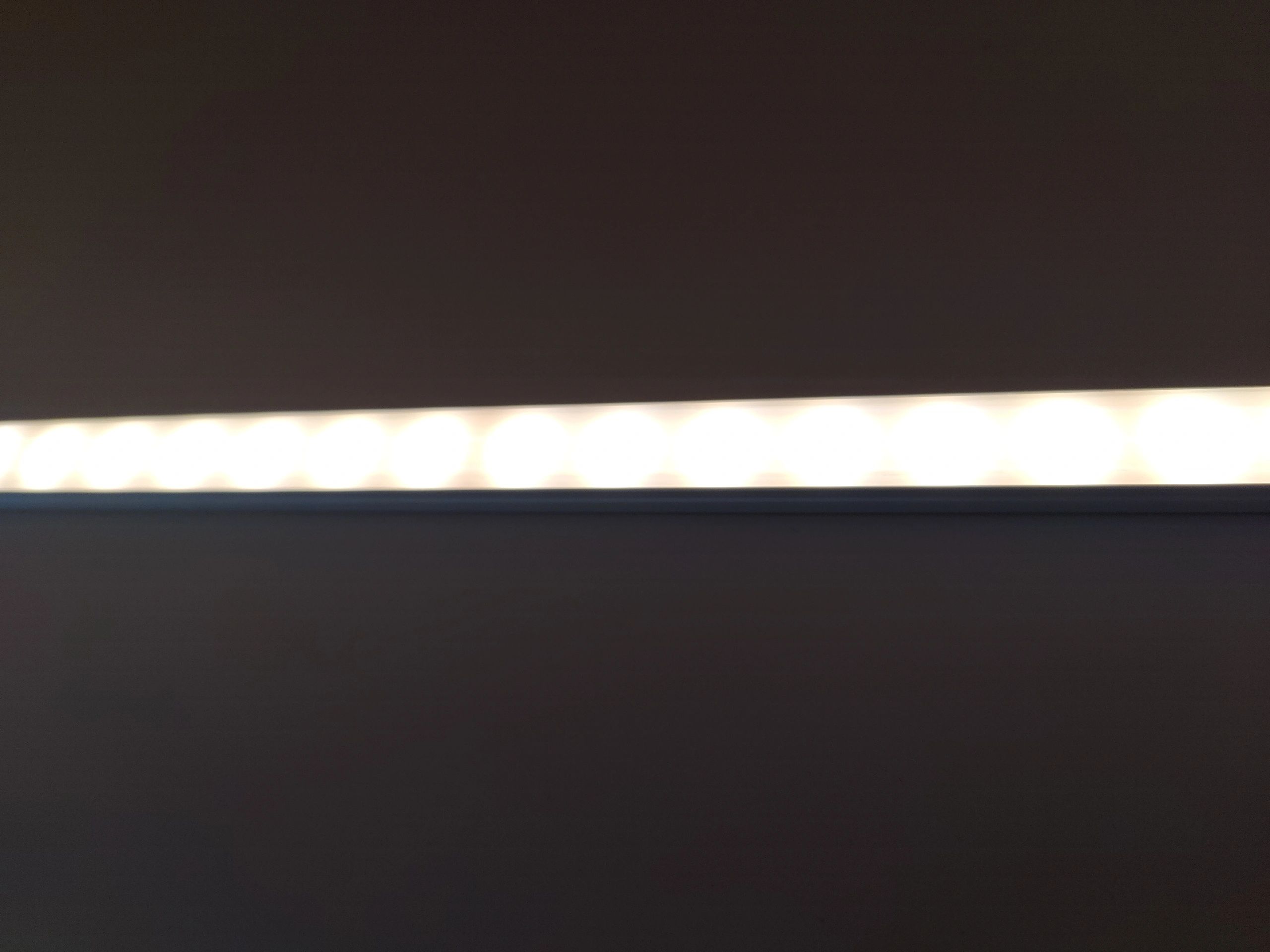 Aluminium LED Streifen Profil Aufbau 2M - 7 mm hoch - komplett mit Abdeckkappe