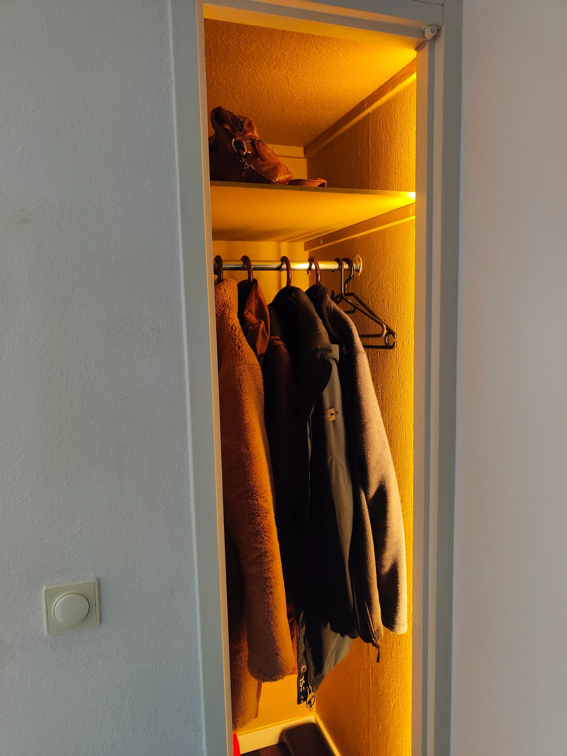 Bewegungsmelder weiß - Einstellbare Verzögerungszeit - 12V und 24V