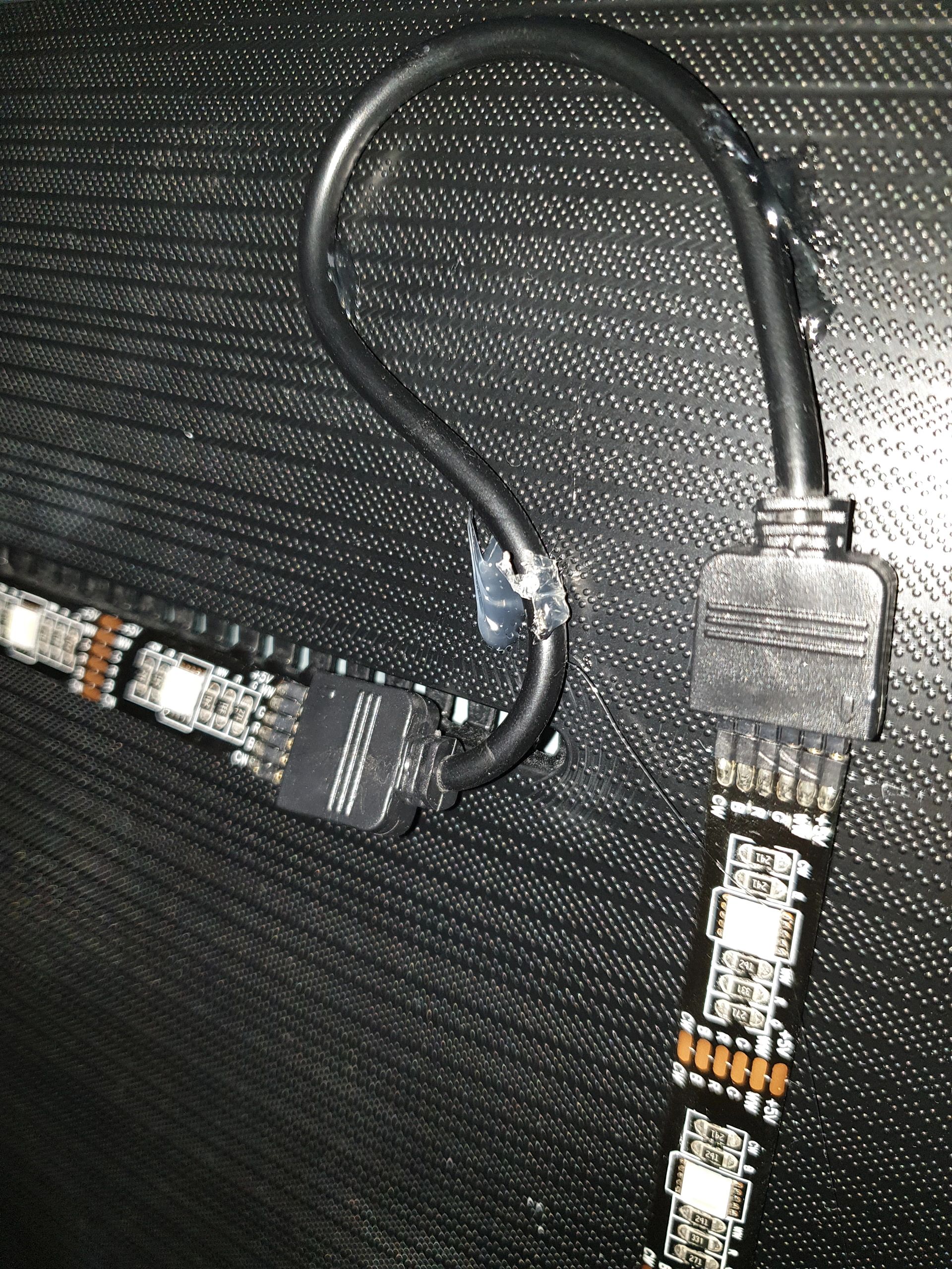 TV backlight Set mit 3 RGBWW Led Streifen für TV’s 40-50 inch