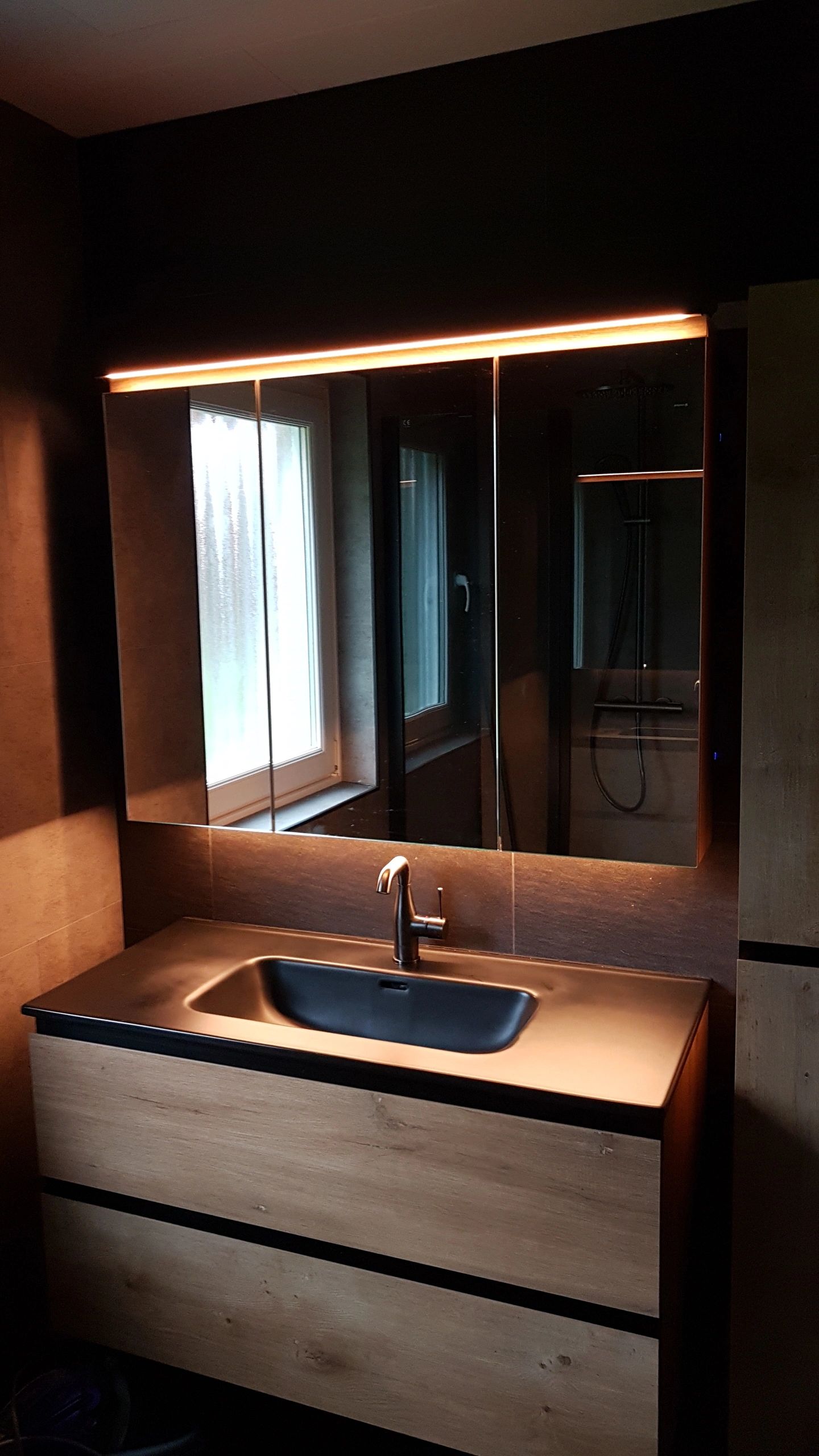 Aluminium LED Streifen Profil schwarz Aufbau 1M - 7 mm hoch - komplett mit Abdeckkappe