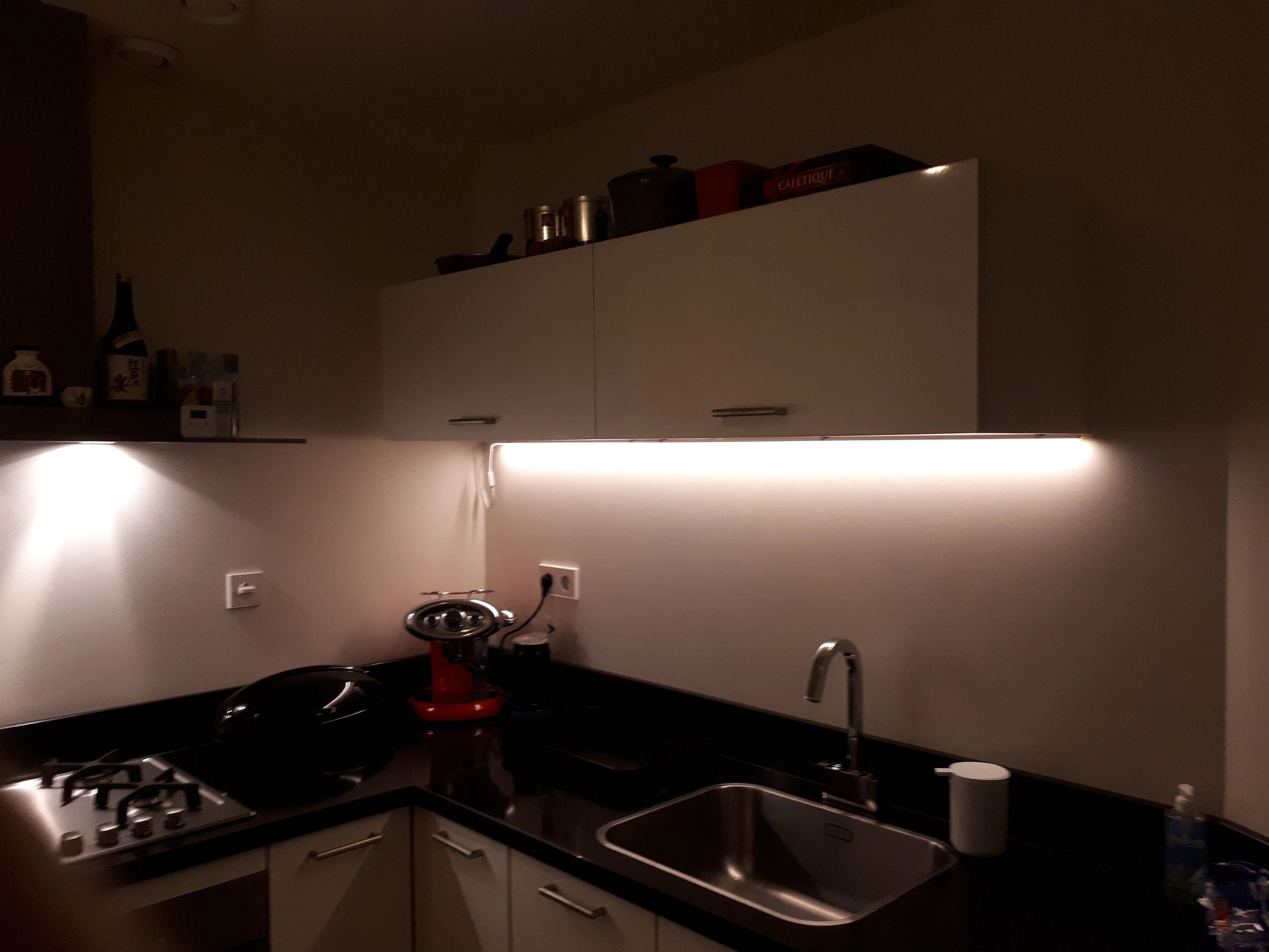 Aluminium LED Streifen Profil Aufbau 2M - 7 mm hoch - komplett mit Abdeckkappe