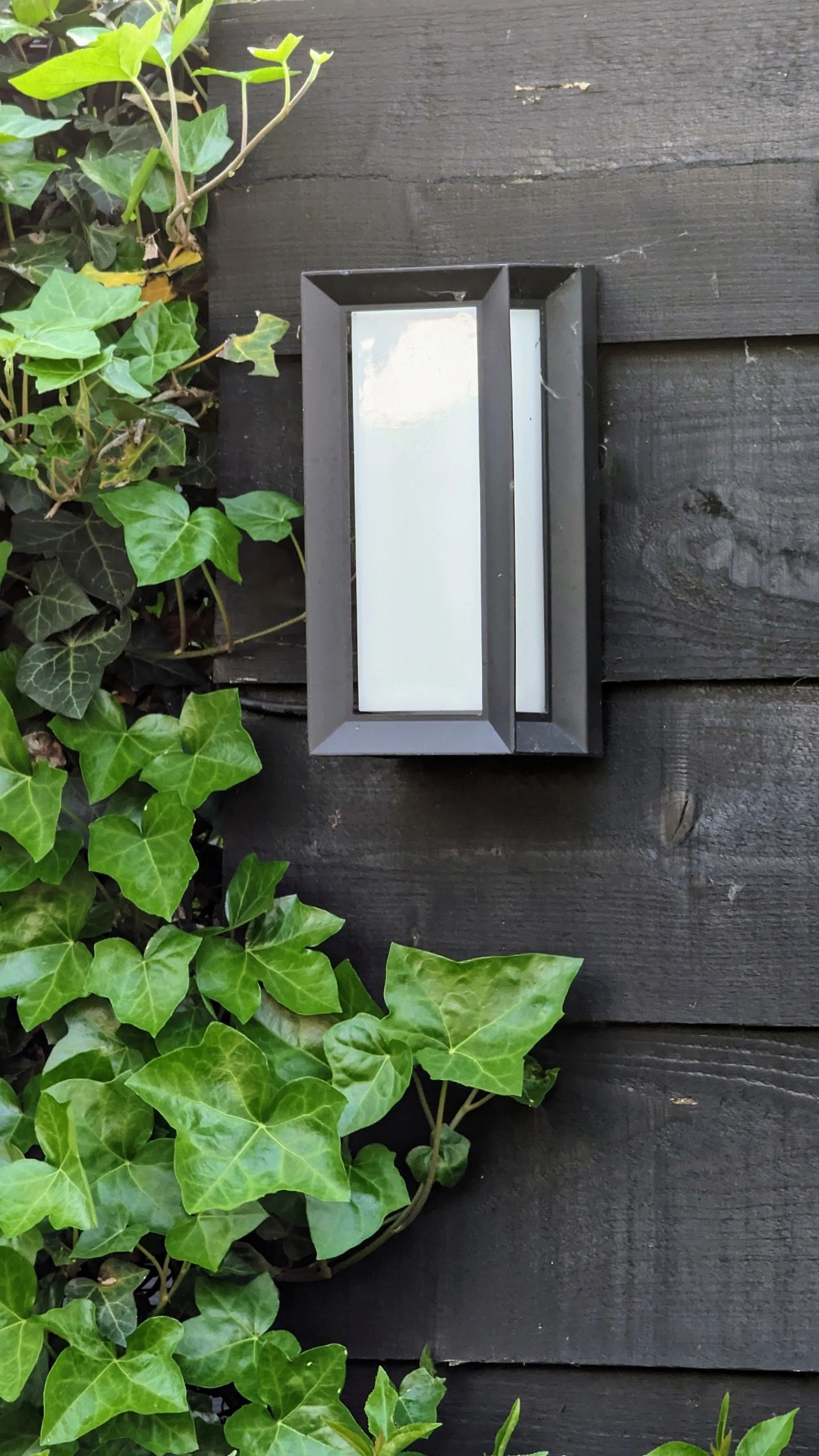 Zigbee Außenwandleuchte 9W - Alle Farben und Weißtöne - Gerade