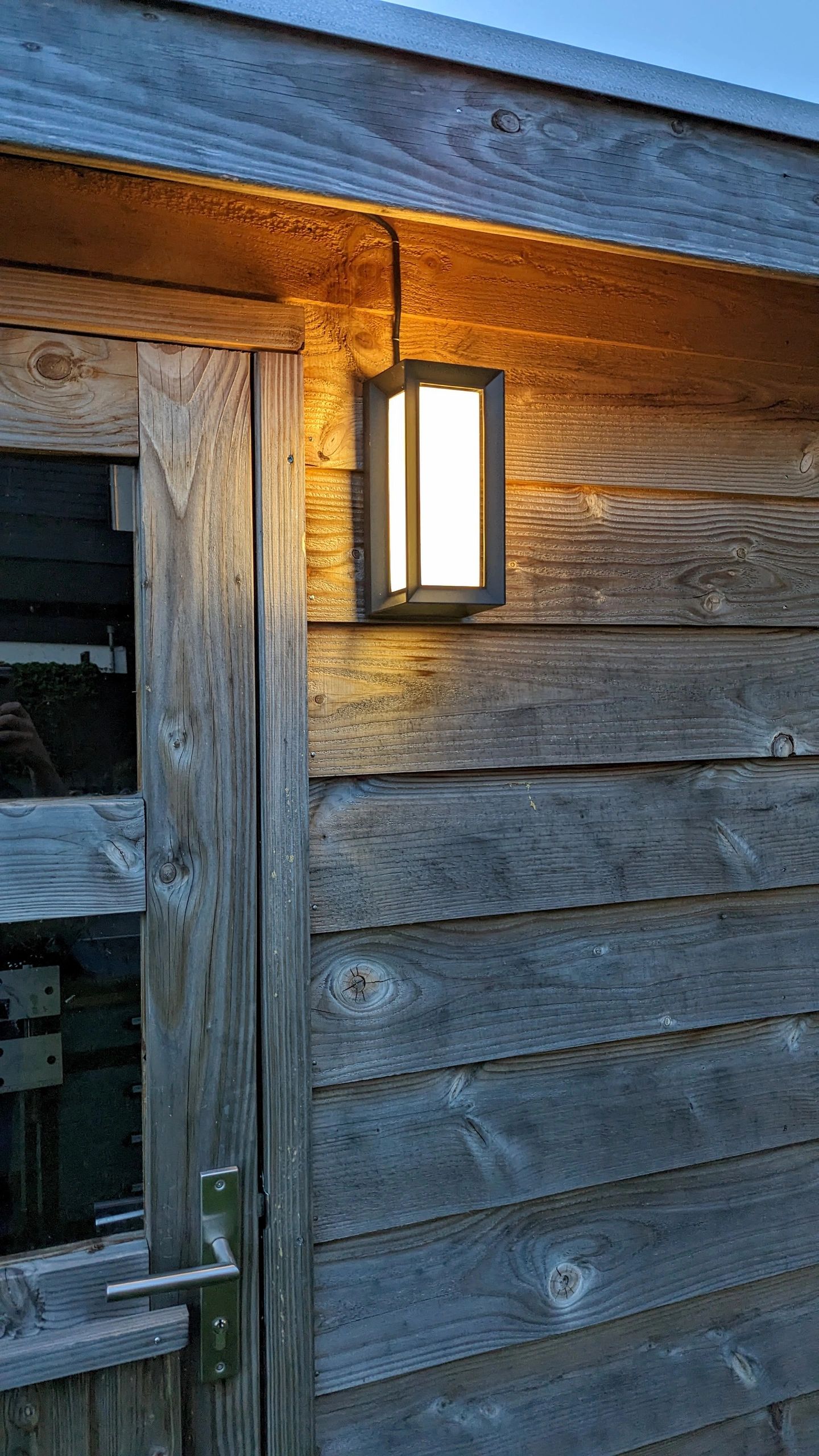 Zigbee Außenwandleuchte 9W - Alle Farben und Weißtöne - Gerade