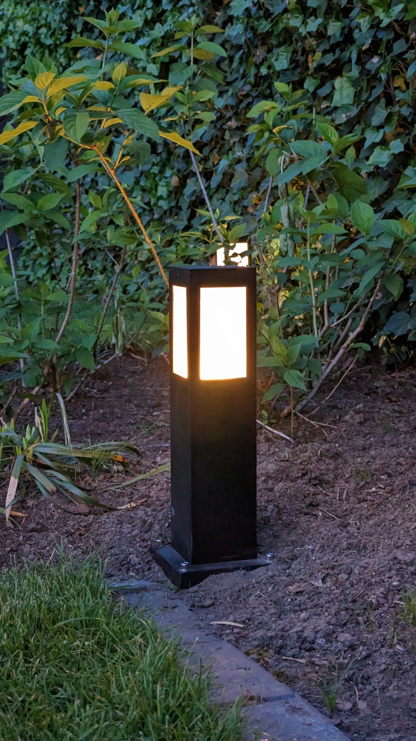 Zigbee Standleuchte für den Außenbereich 9W - Alle Farben und Weißtöne - Gerade