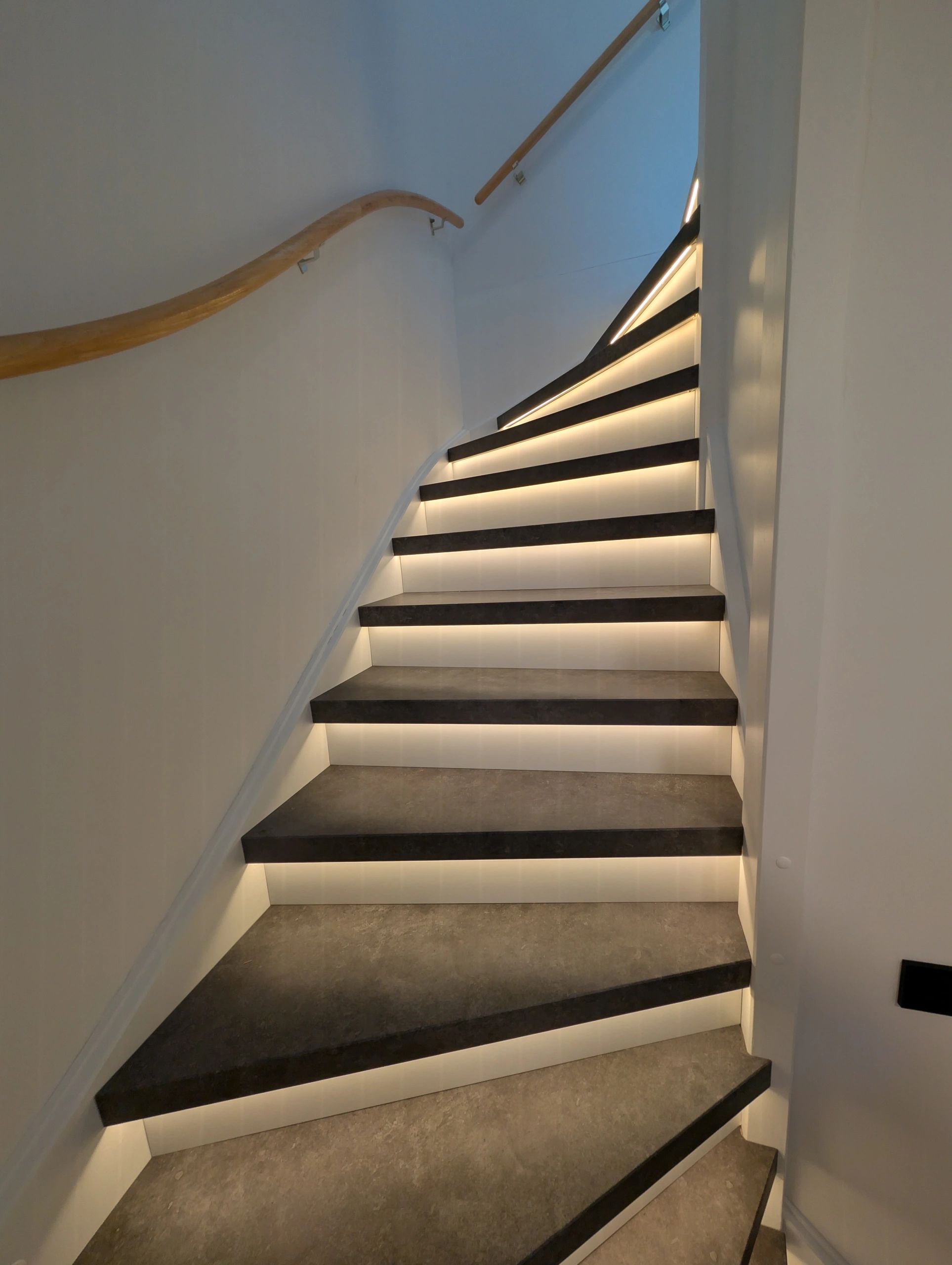 Dynamisches Treppenbeleuchtungsset Premium 130 cm