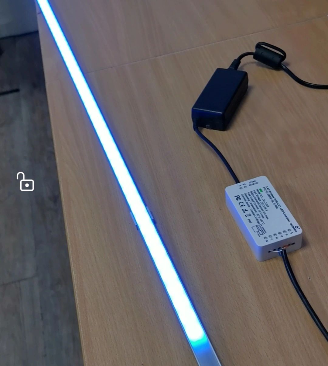 Einzelner Zigbee Steuerung für RGBWW LED Streifen zu bedienen mit der App