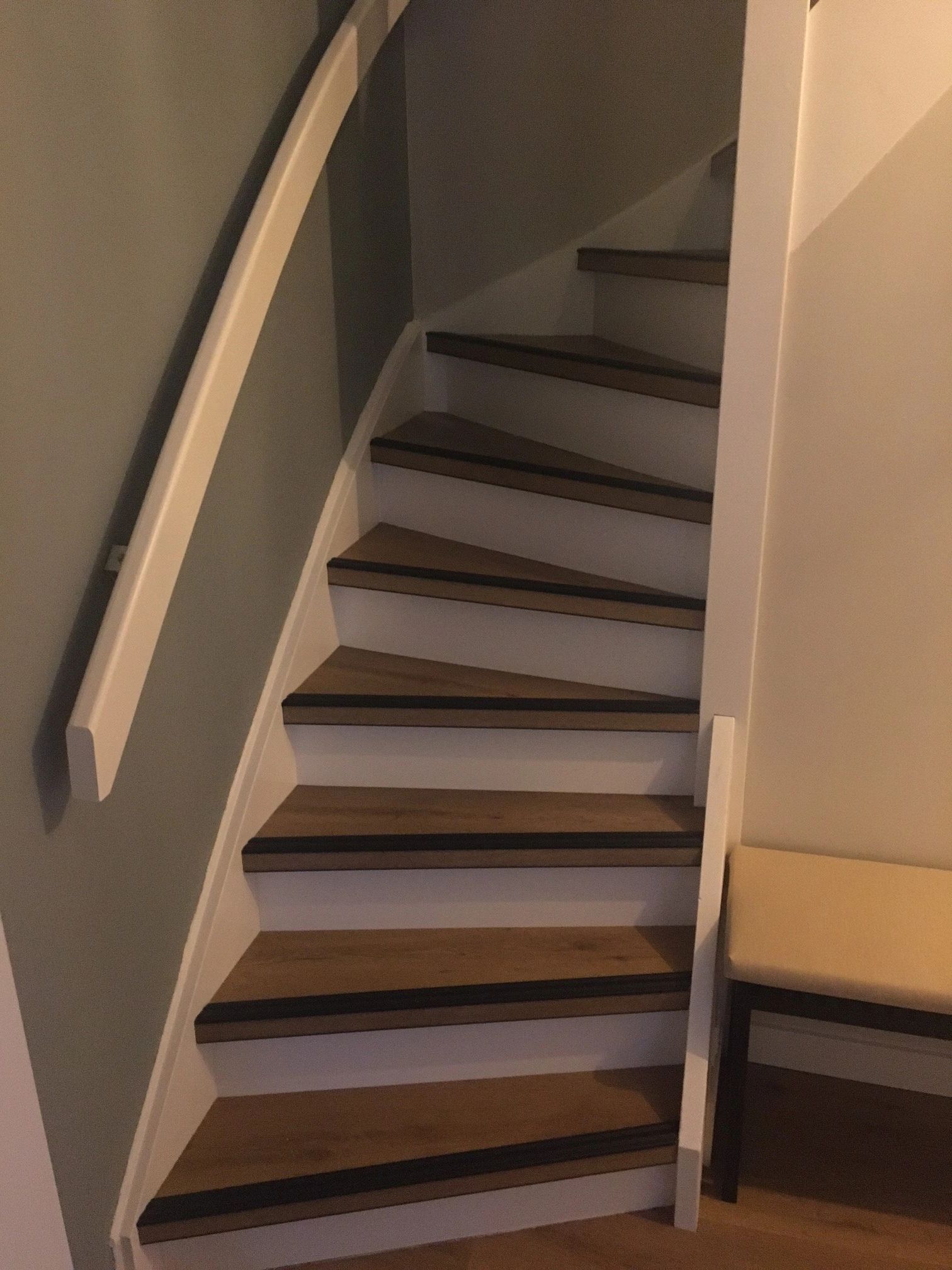 Dynamische Treppenbeleuchtungset 50 cm für max 16 Stufen inklusive Fernbedienung - Warmweißes Licht