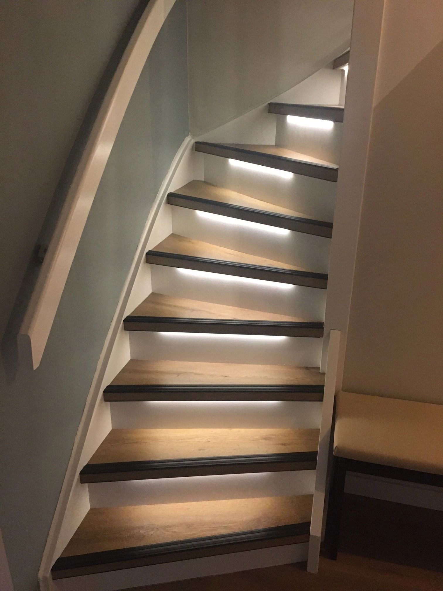 Dynamische Treppenbeleuchtungset 50 cm für max 16 Stufen inklusive Fernbedienung - Warmweißes Licht