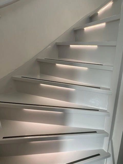 EinzelneTreppenbeleuchtung LED Streifen Neutralweiß