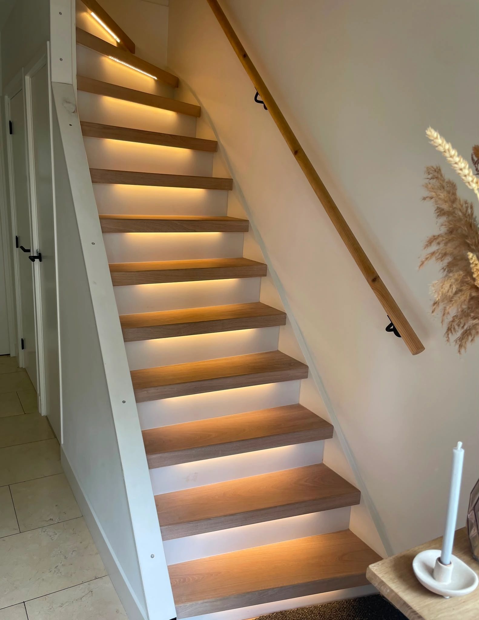 Treppenbeleuchtung COB LED Streifen warmweiß komplettes Set 130 cm