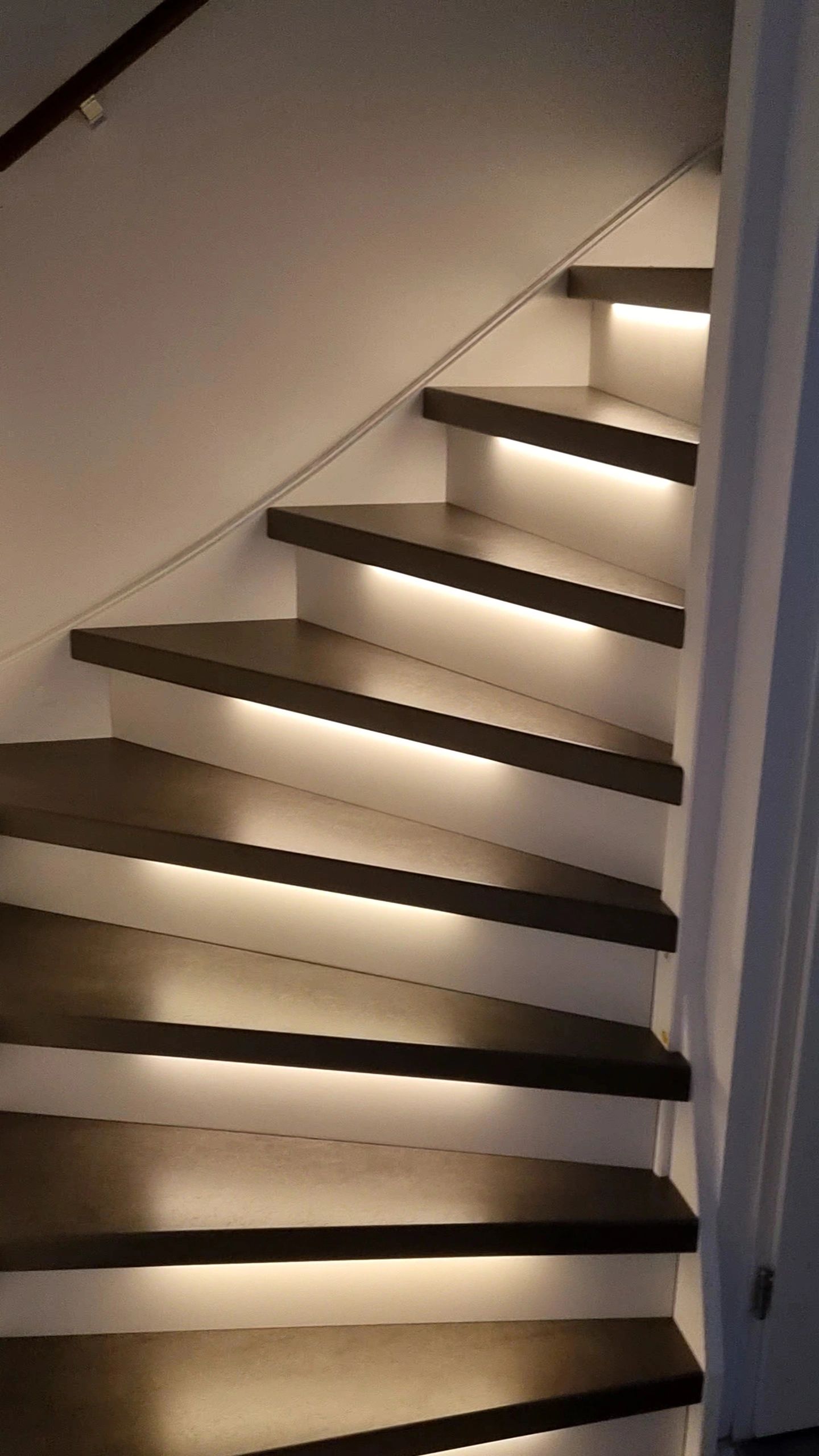 Dynamische Treppenbeleuchtungset 50 cm für max 16 Stufen inklusive Fernbedienung - Warmweißes Licht