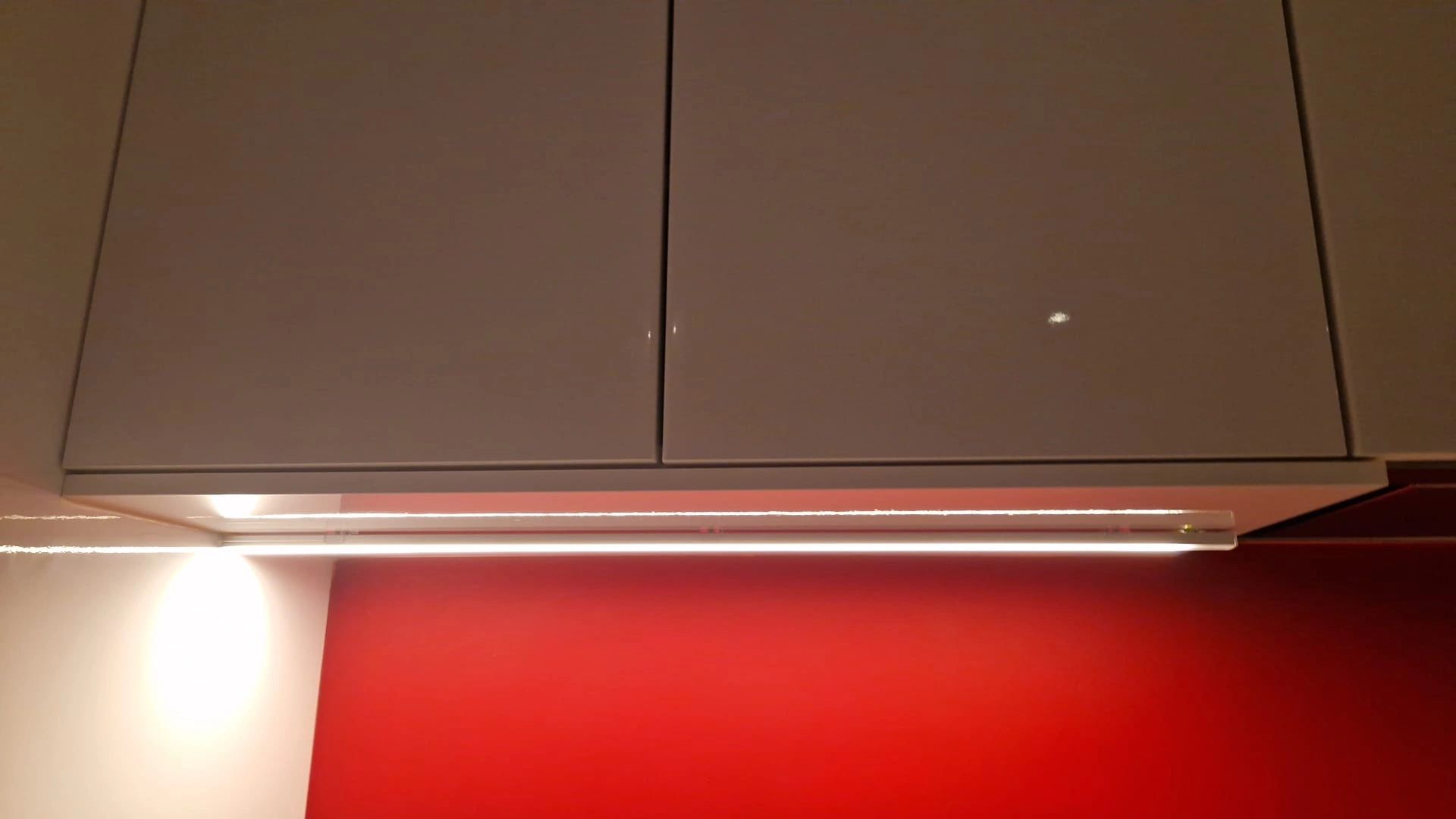 Led Streifen Profil breit Aufbau tiefes Modell - komplett inklusiv Abschlusskappe 1 Meter
